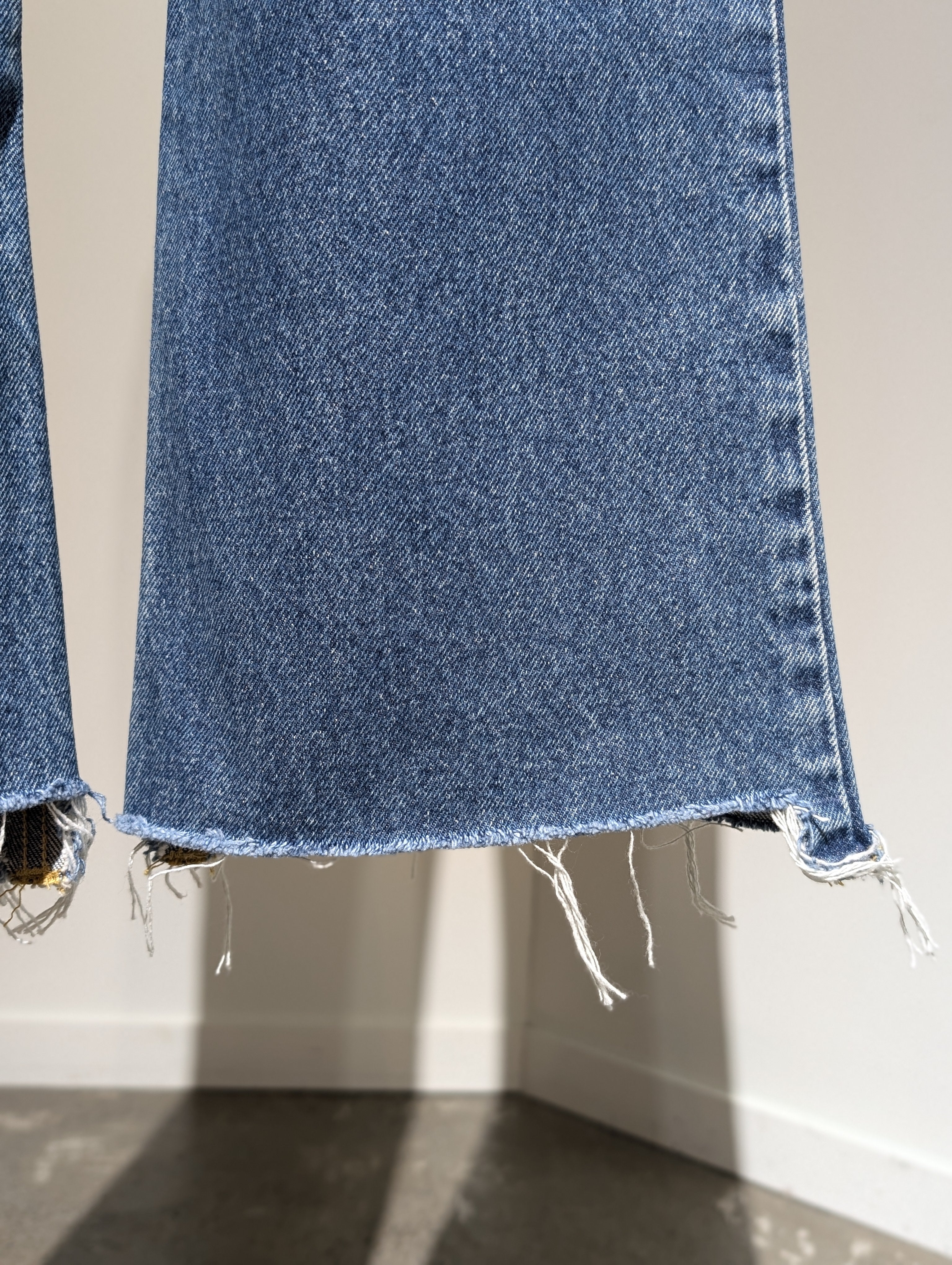 MADISONBLUE HEM CUT FLARE PT DENIM