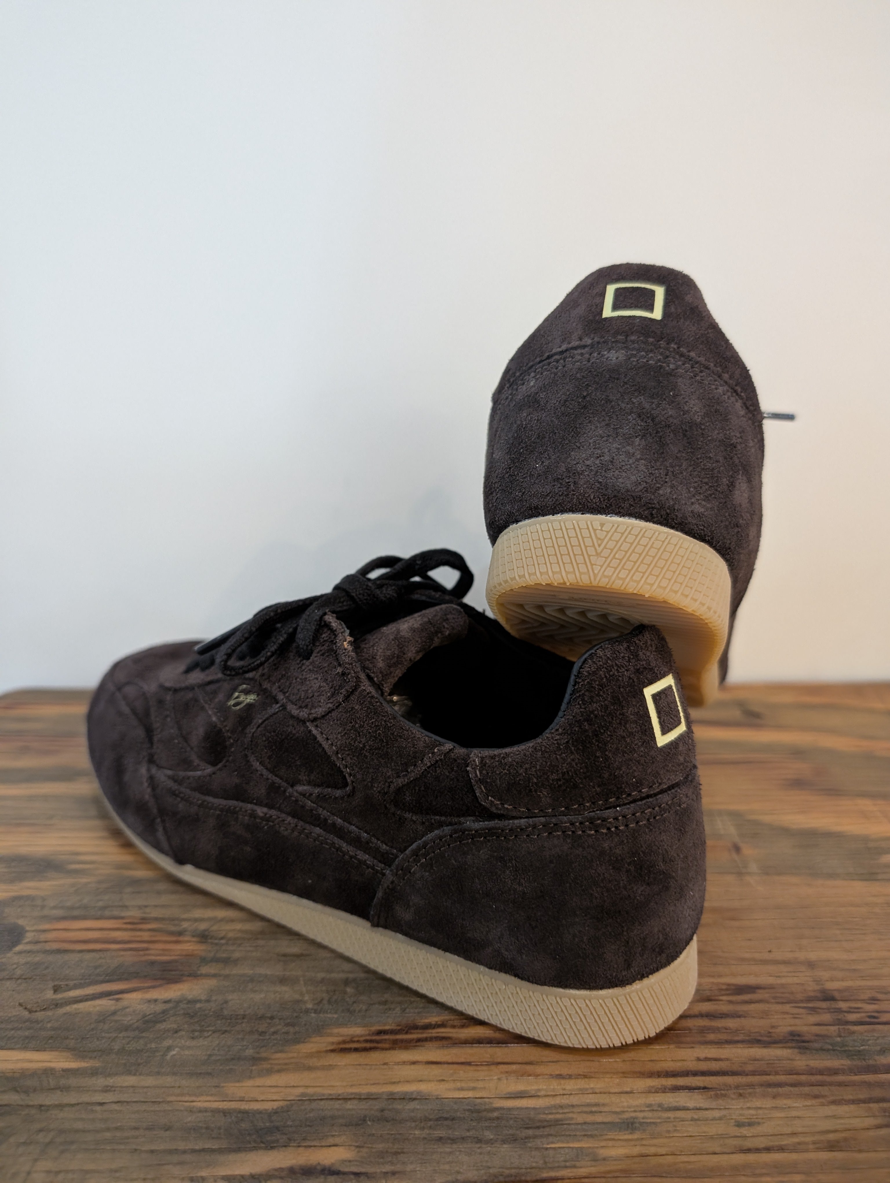 D.A.T.E.【FUGA LOW VELOUR CHOCOLATE】