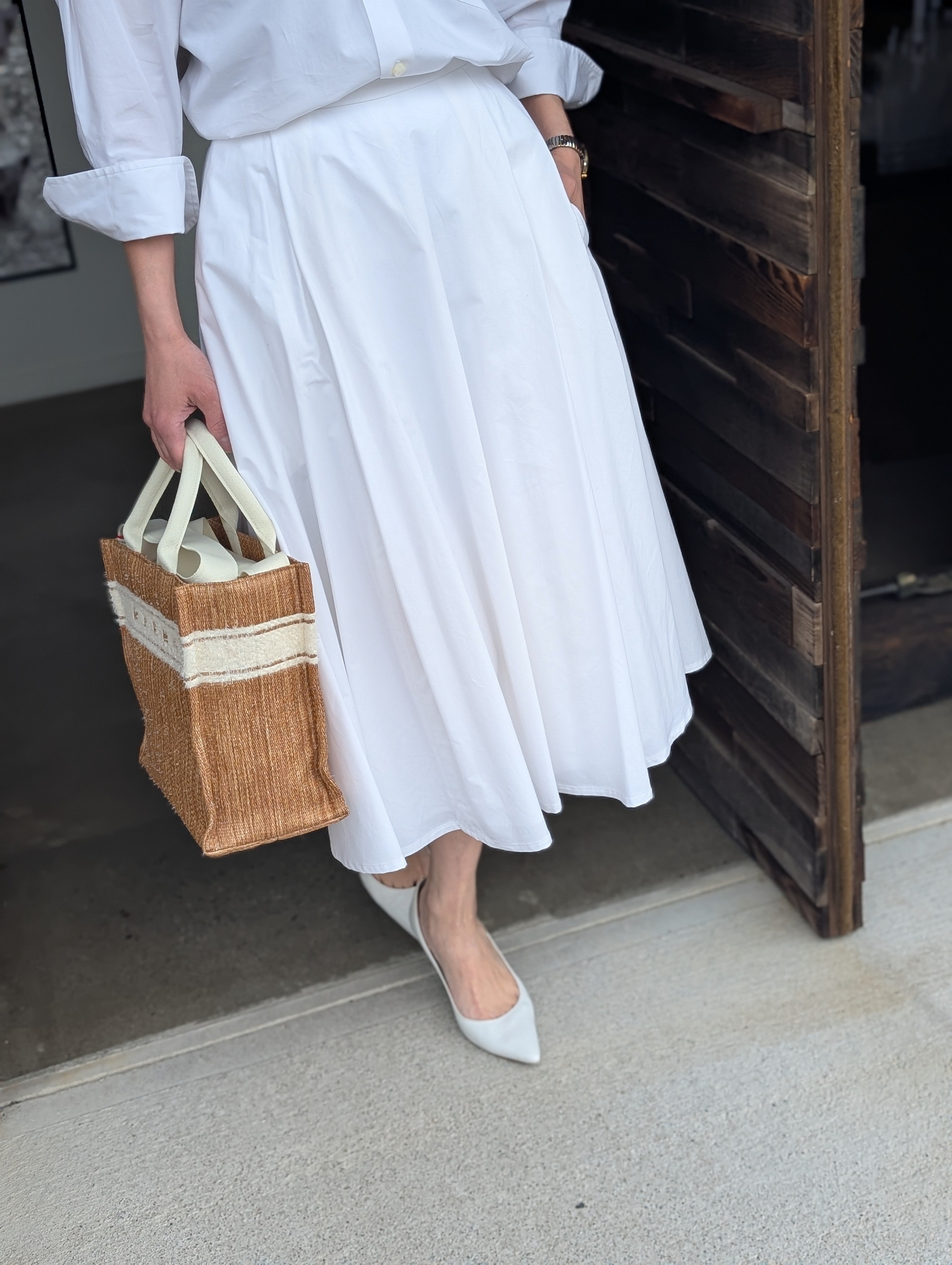 MADISONBLUE TUCKED MI-MOLLET FLARE SKIRT