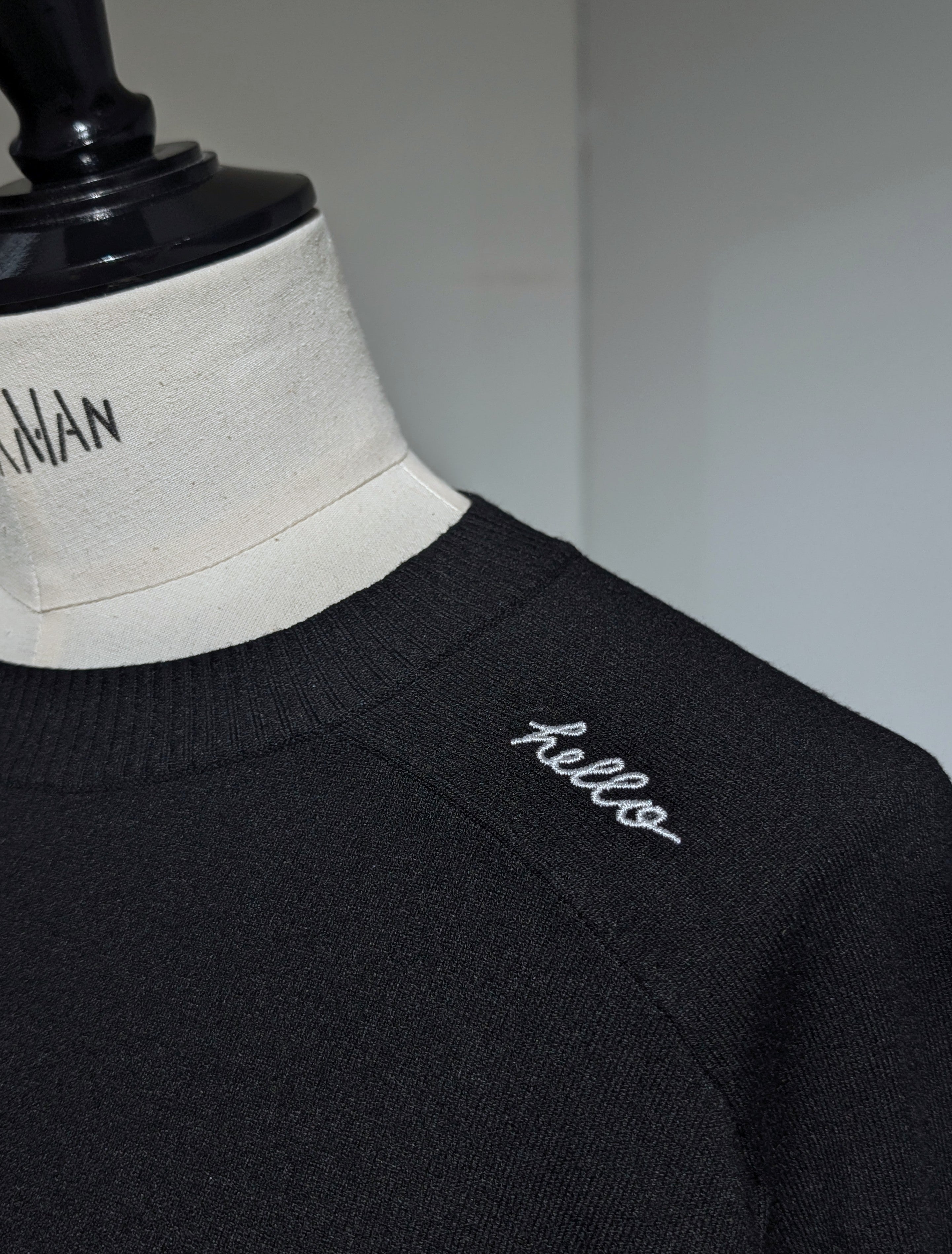 MADISONBLUE HELLO CREWNECK PO