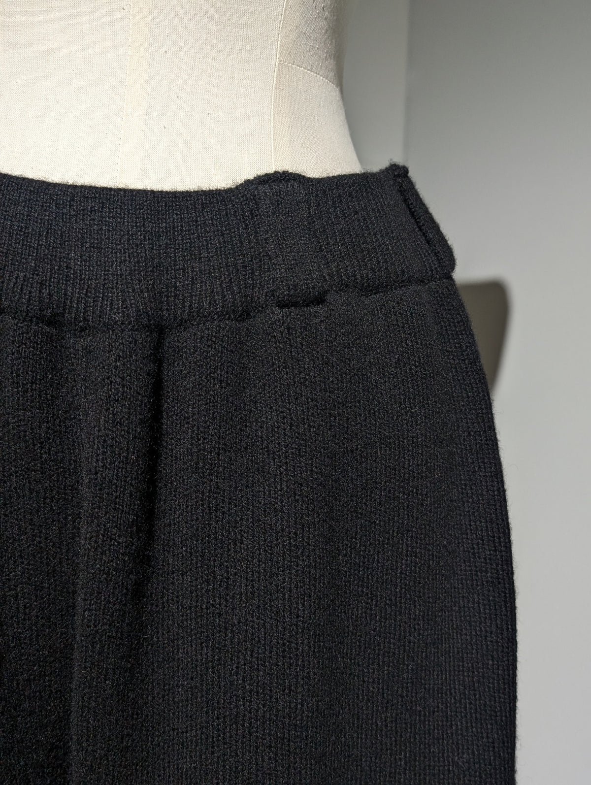 SEEALL SAW51 KJ606S (YAK SMOOTH) KNIT ESSENTIAL PANTS