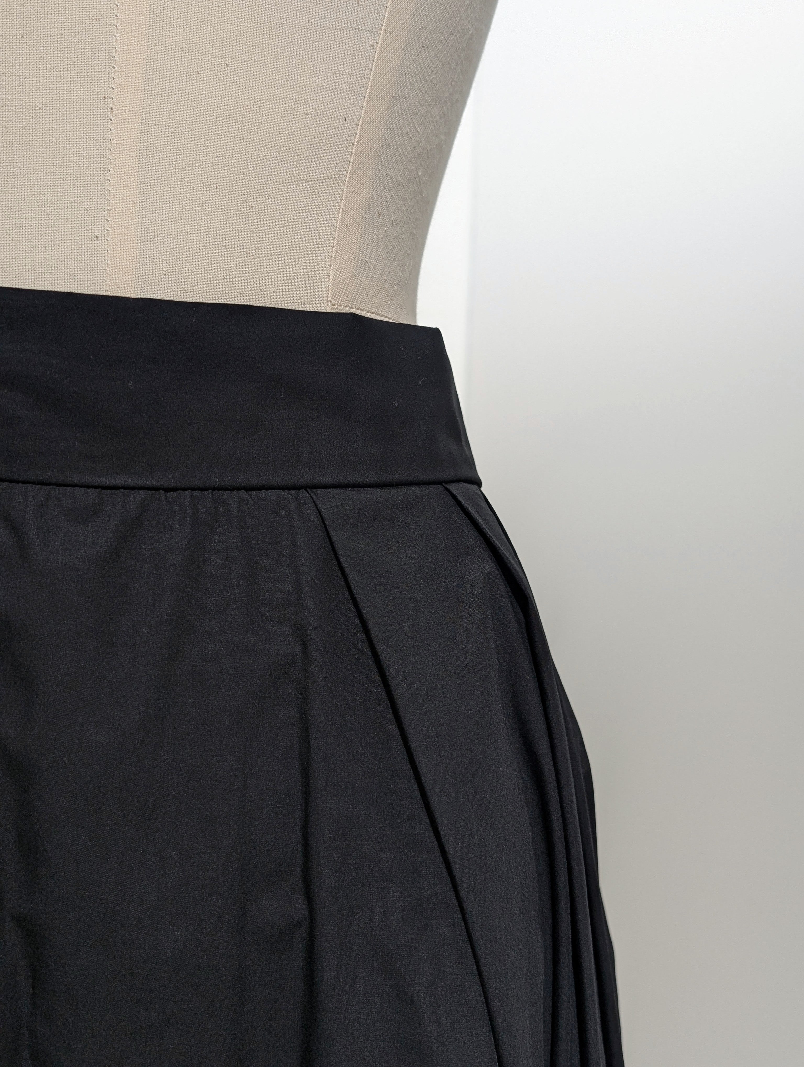 MADISONBLUE TUCK VOLUME SKIRT