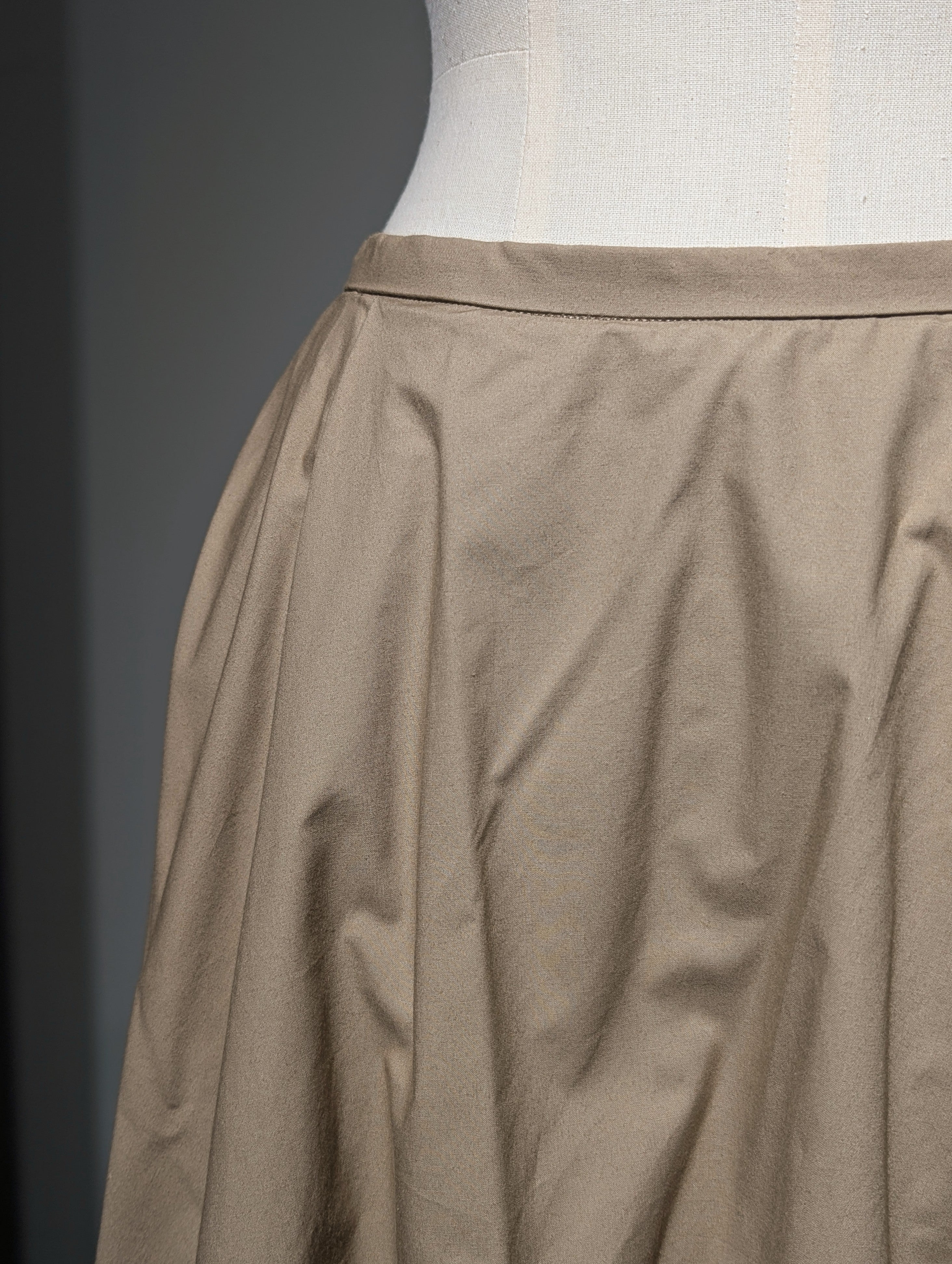 MADISONBLUE TUCKED MI-MOLLET FLARE SKIRT