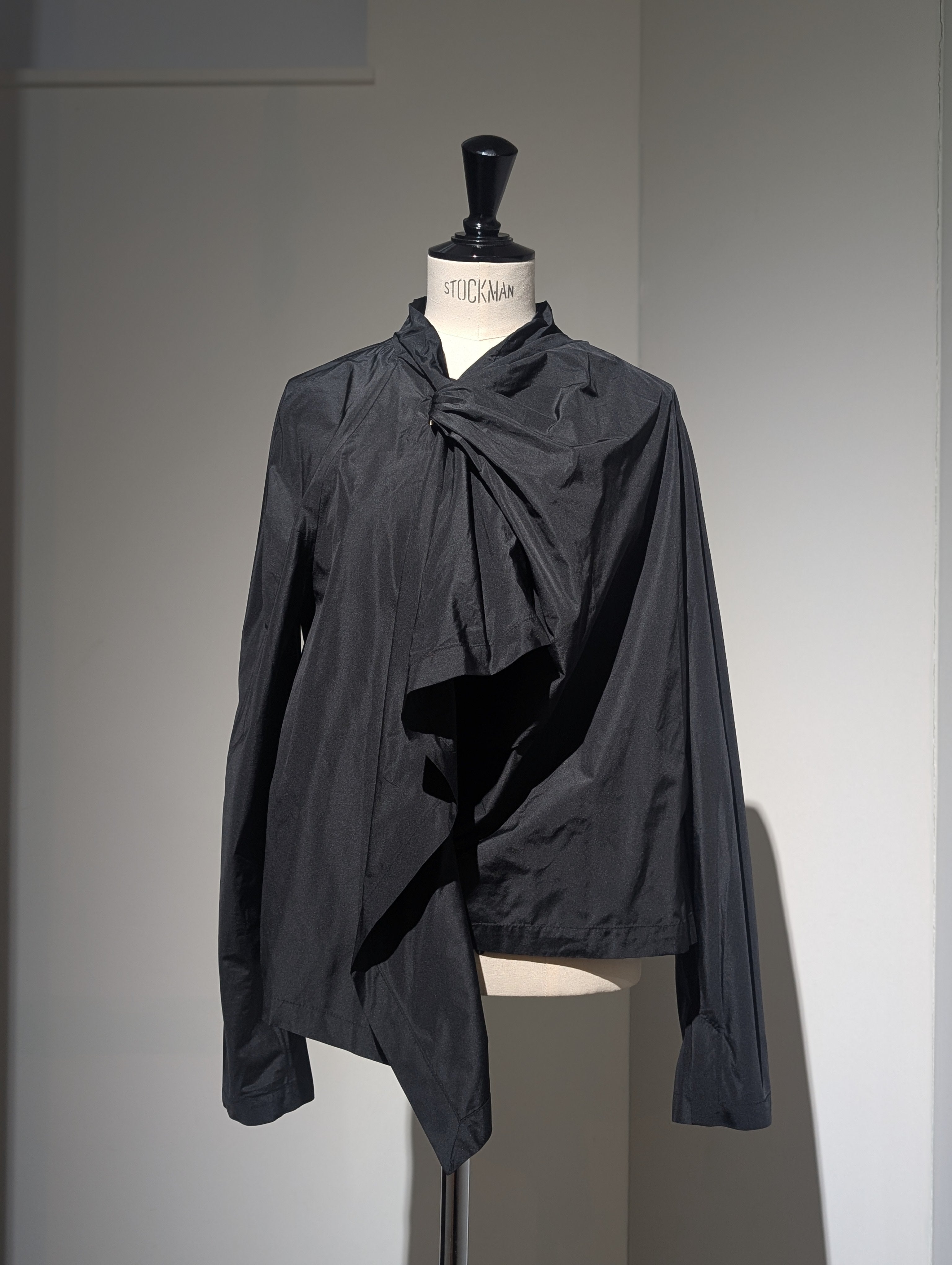 LUTZ HUELLE TWIST TOP