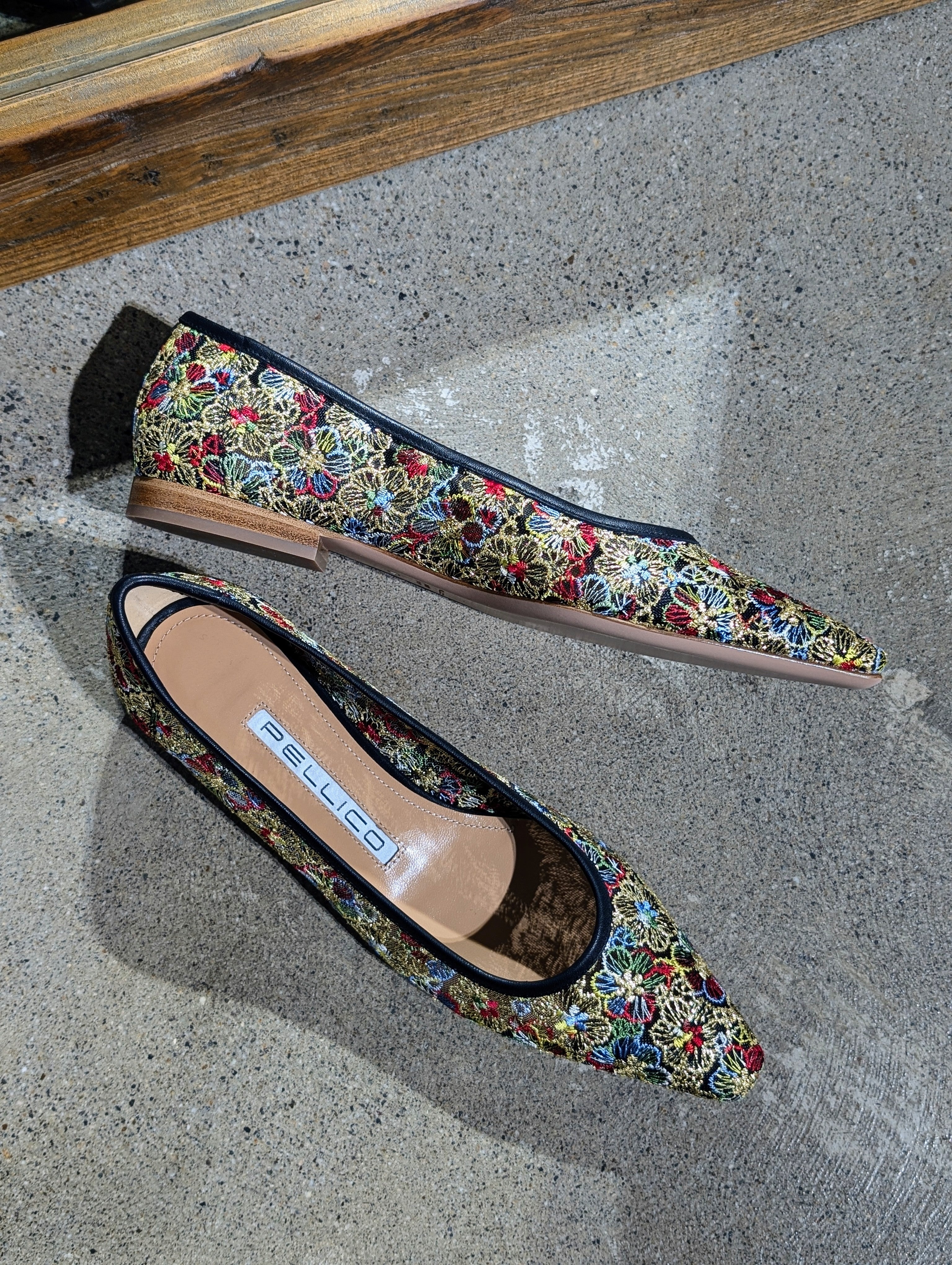 PELLICO 0549 花刺繍フラット