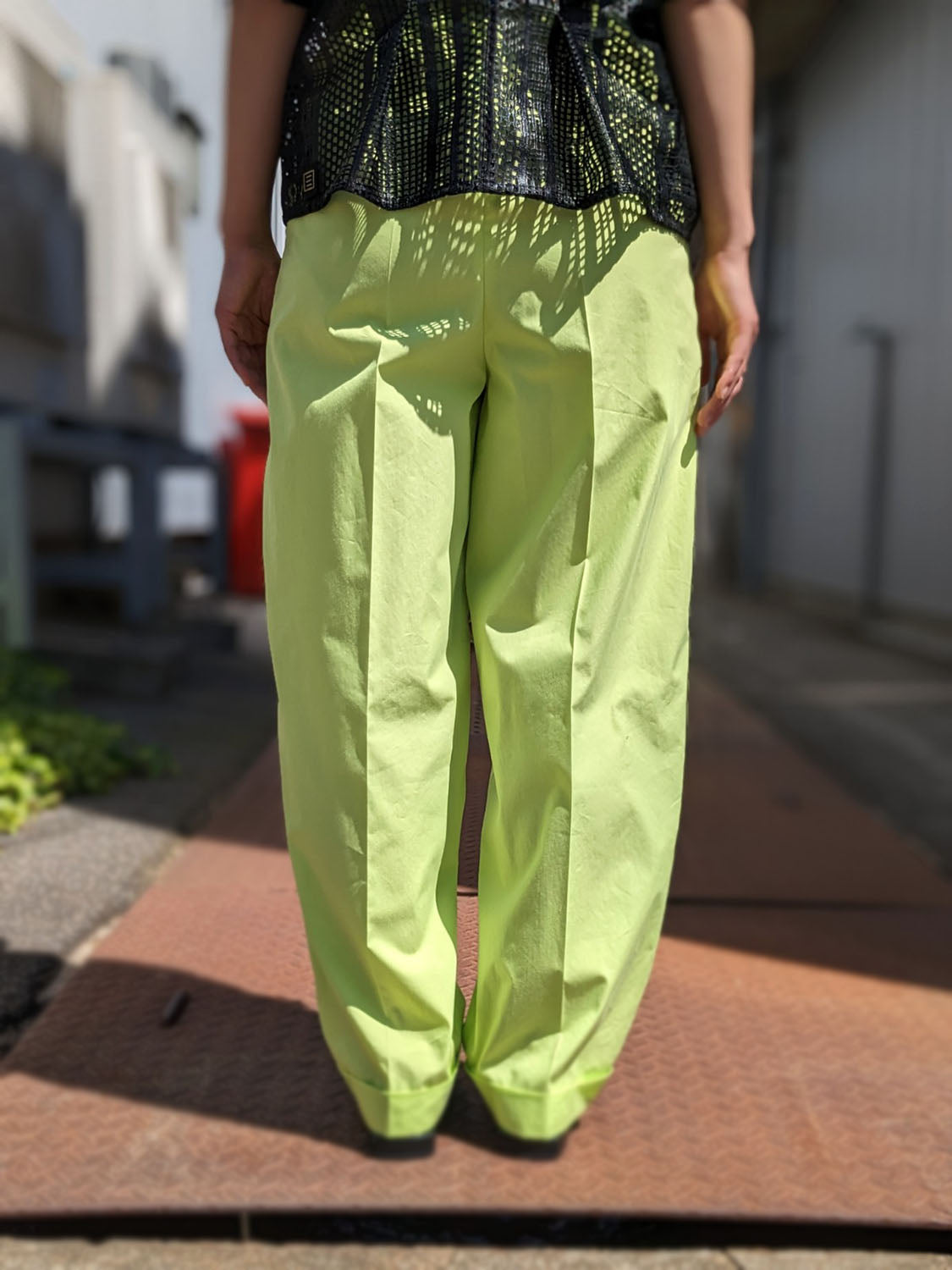 någonstans roll-up elastic tapered pants