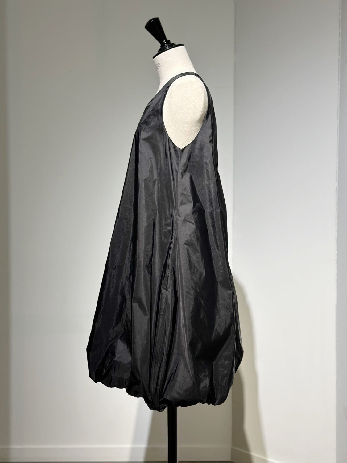 AMOMENTO NYLON VOLUME MINI DRESS