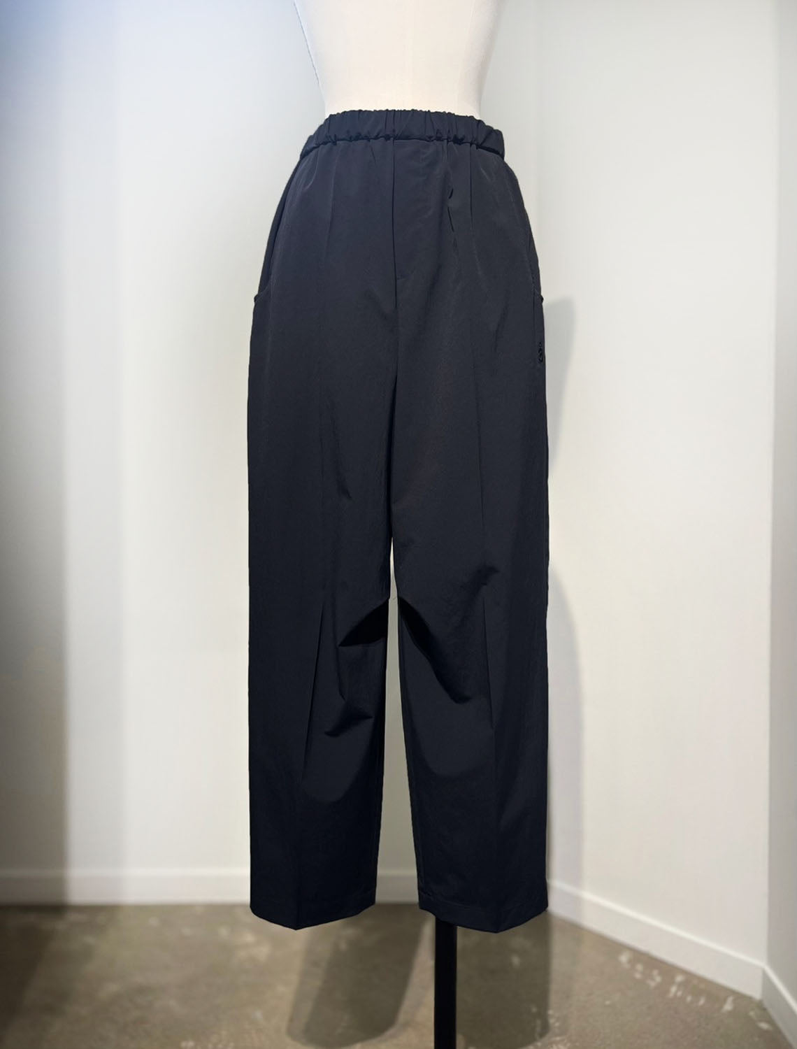 någonstans center-crease pants