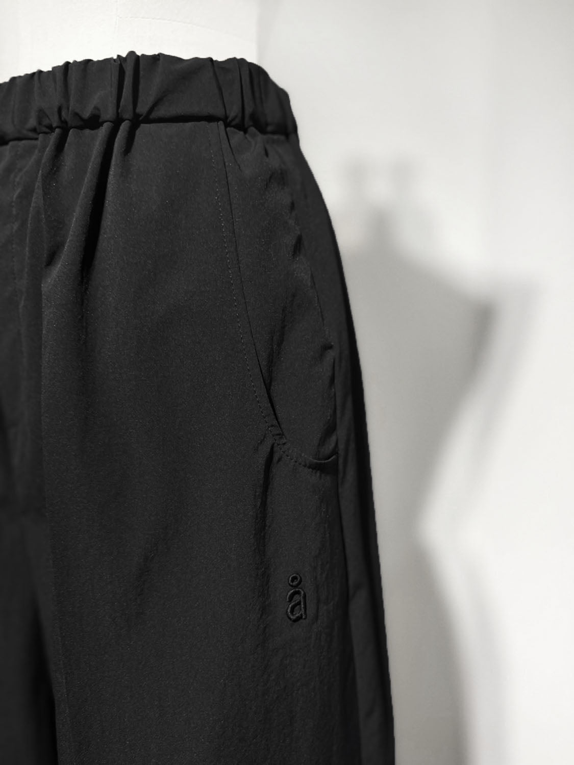 någonstans center-crease pants