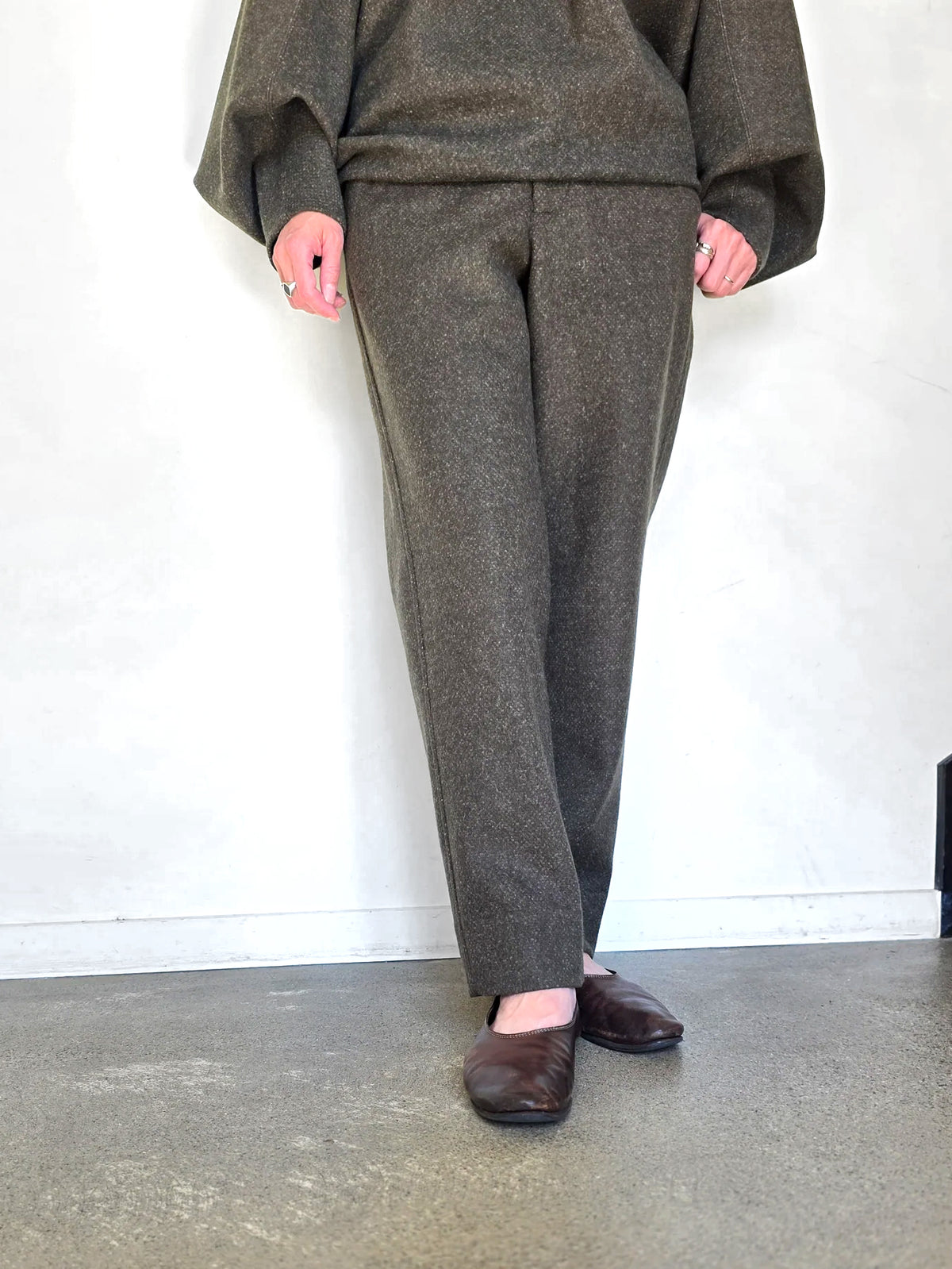 AEHRR 【094 Draping 1Elastic Tapered Trousers】