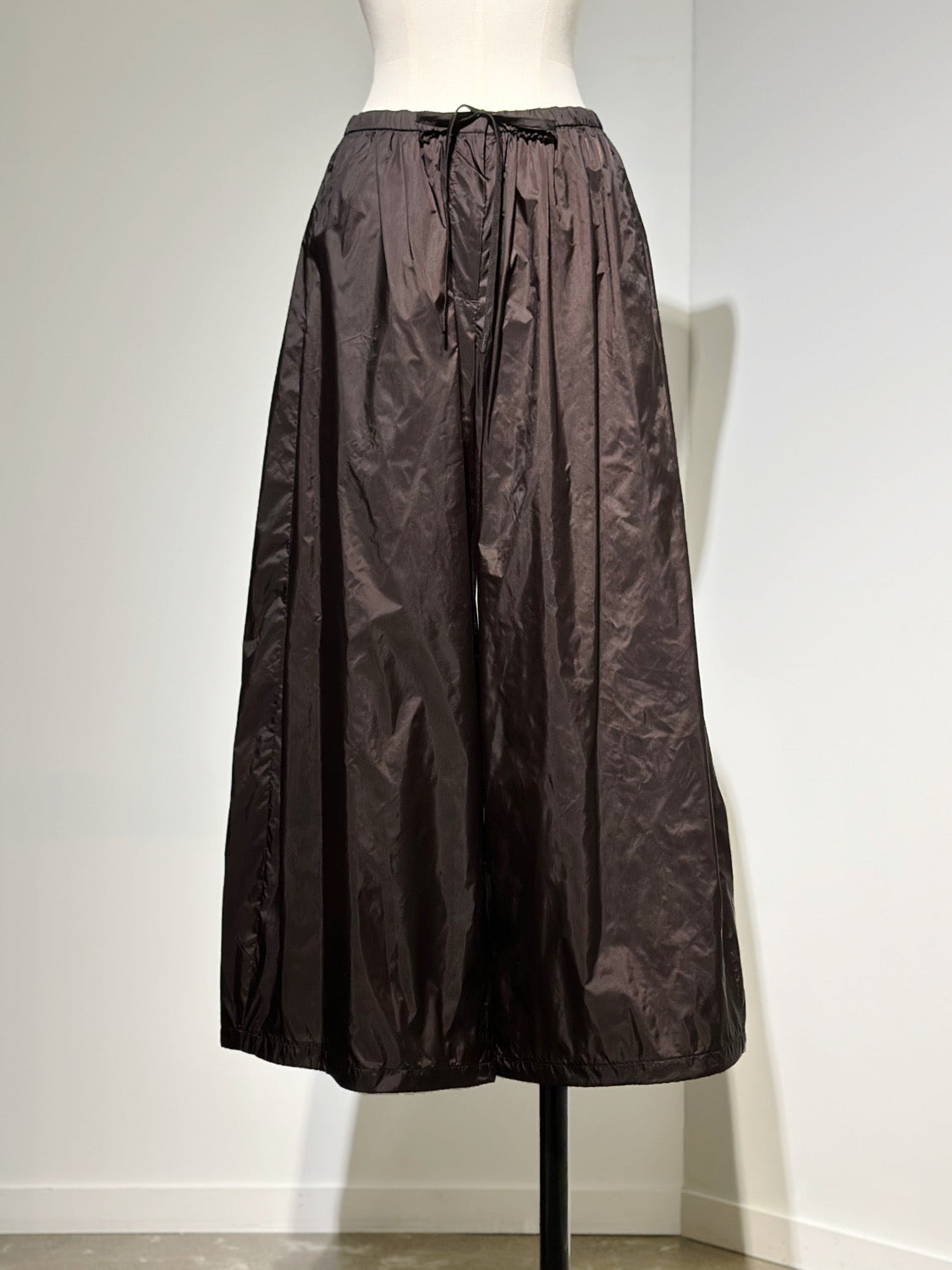 AMOMENTO NYLON SHIRRING PANTS