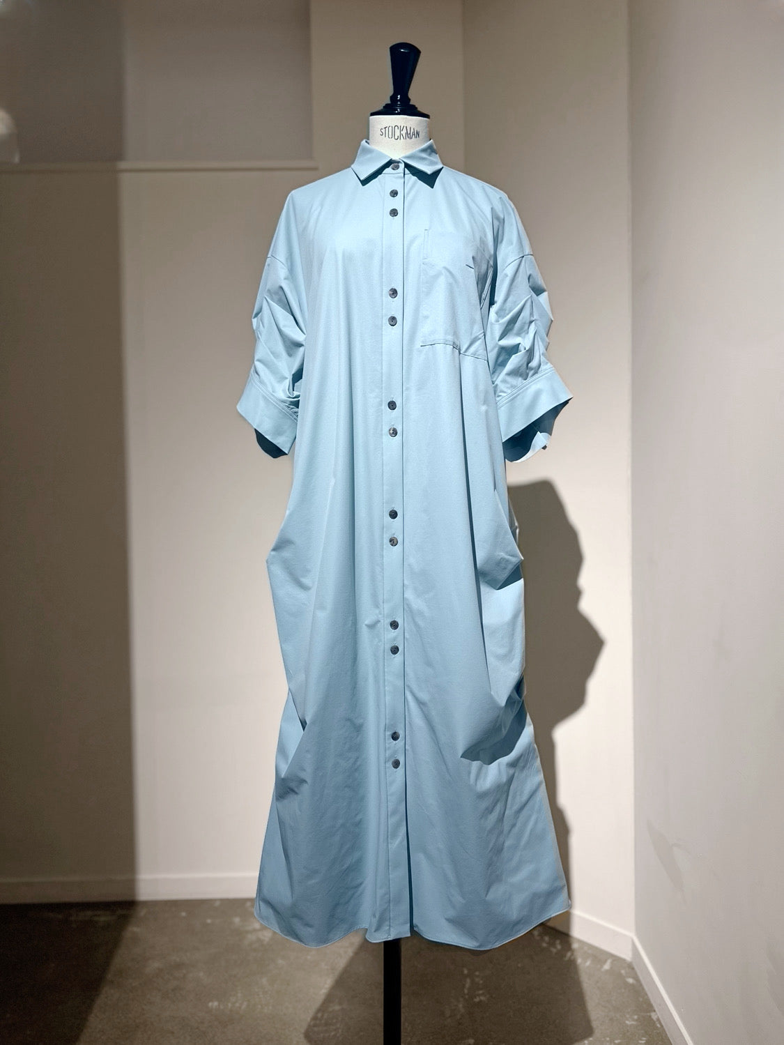någonstans tuck drape shirt dress
