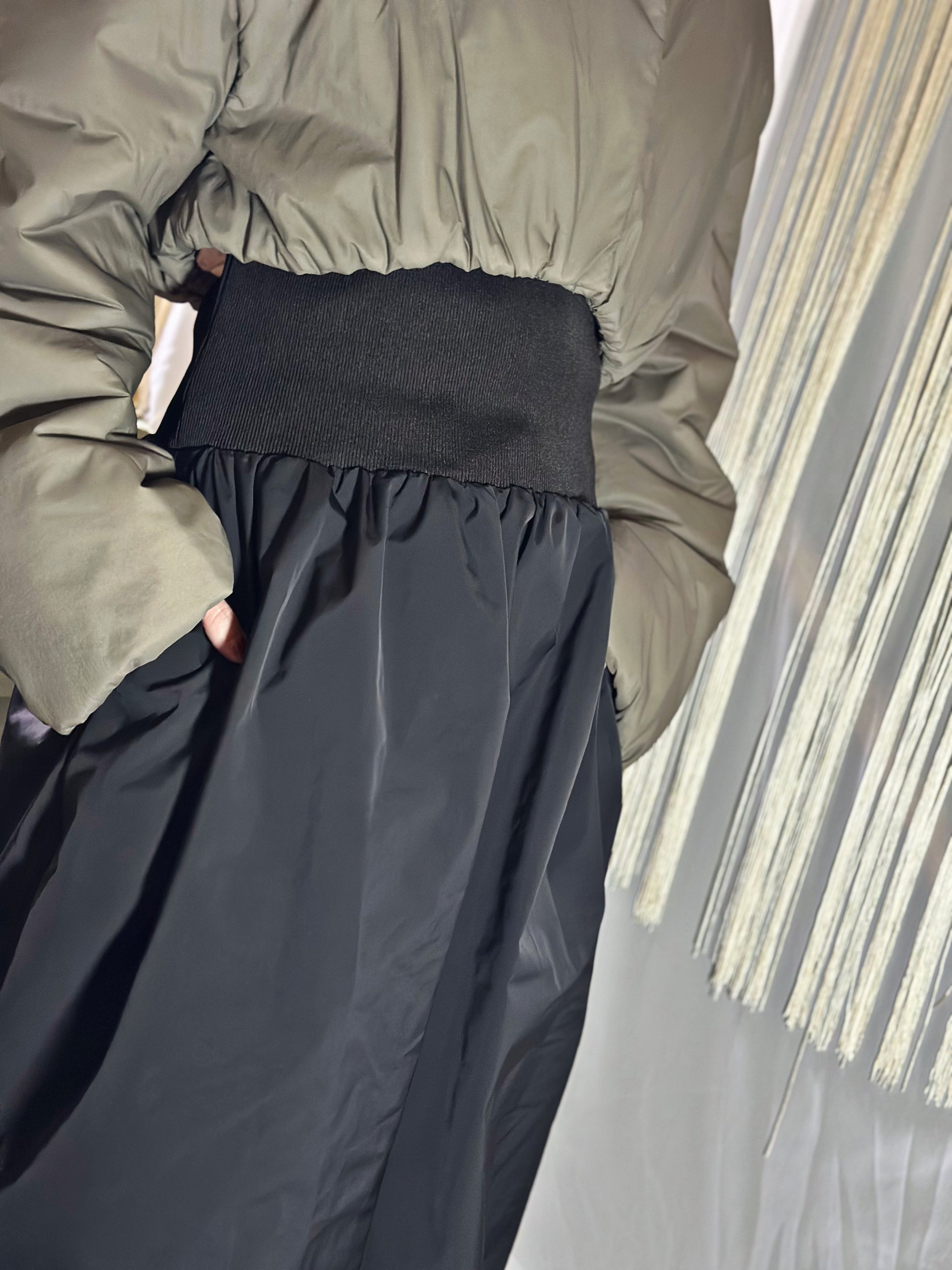 AMOMENTO TAFFETA SHIRRING SKIRT