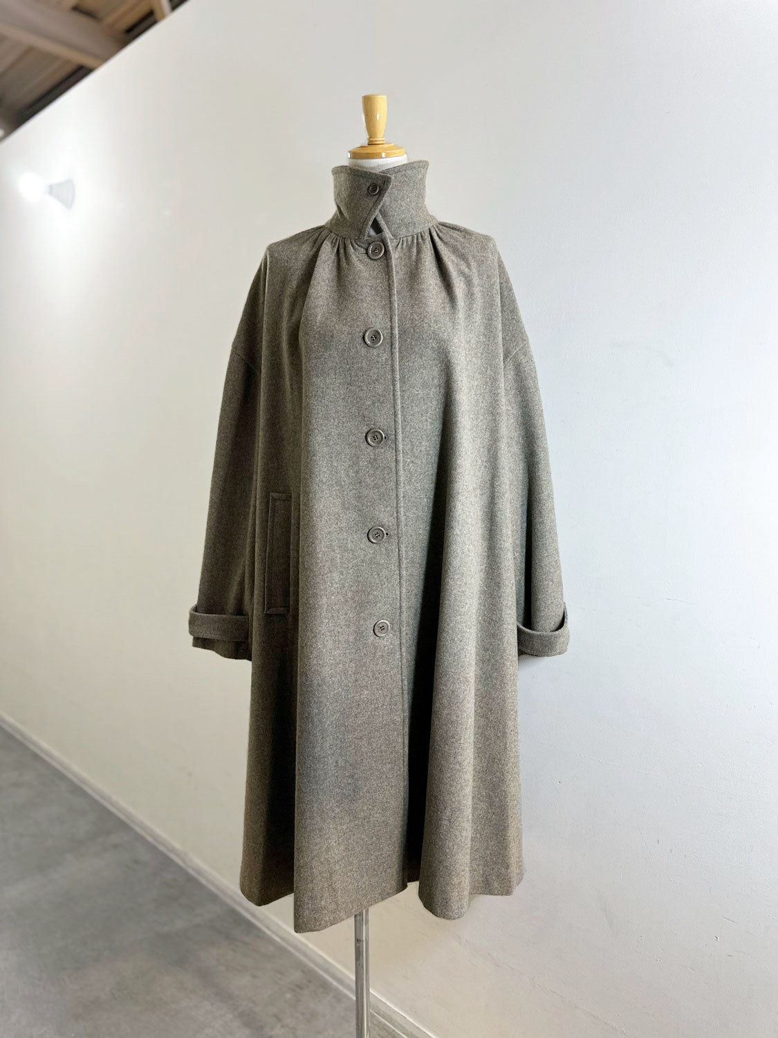 AMOMENTO SHIRRING COAT
