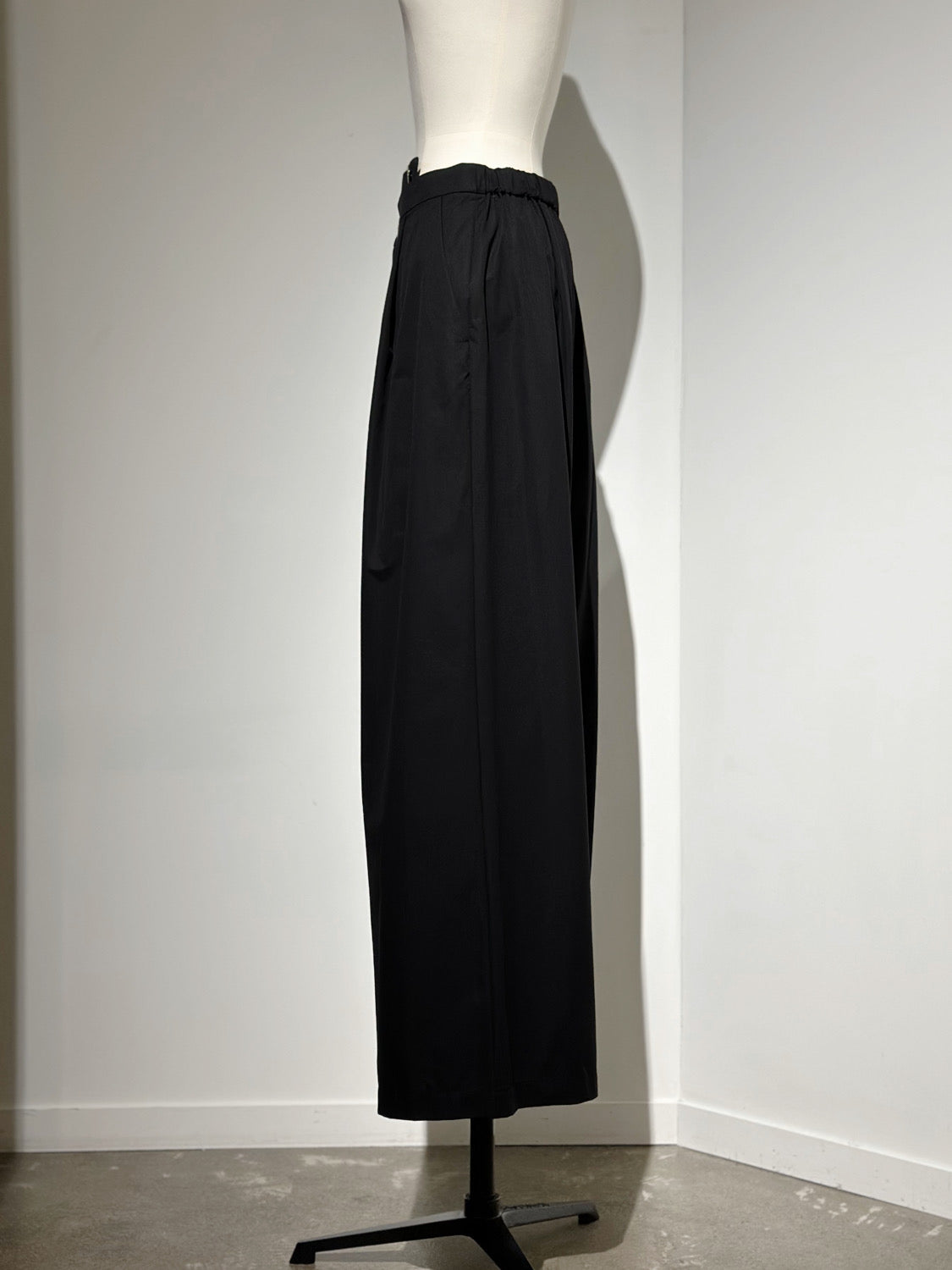 någonstans tuck wide pants