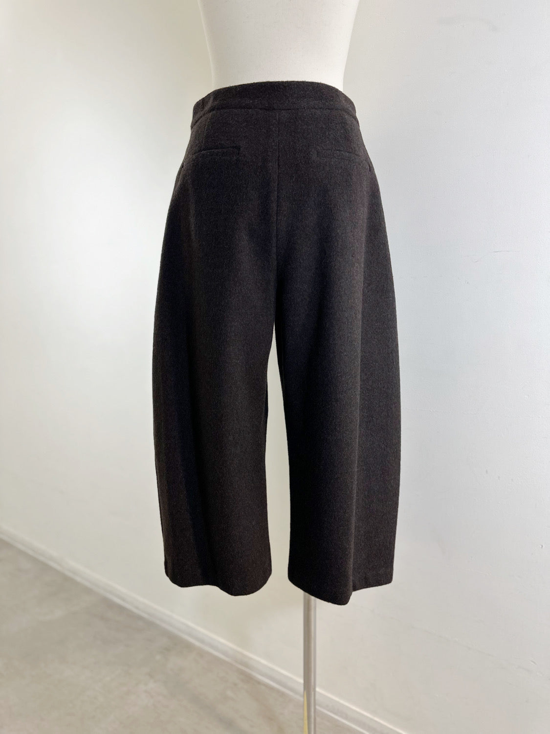 AMOMENTO CURVED CULOTTE PANTS