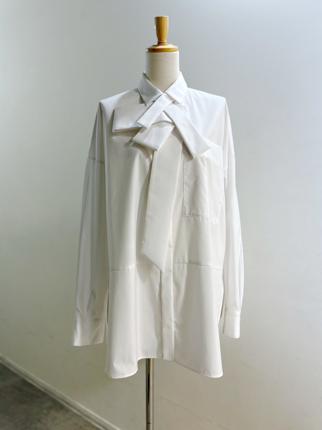 ENFOLD  ASYMMETRY BOW-TIE SHIRT