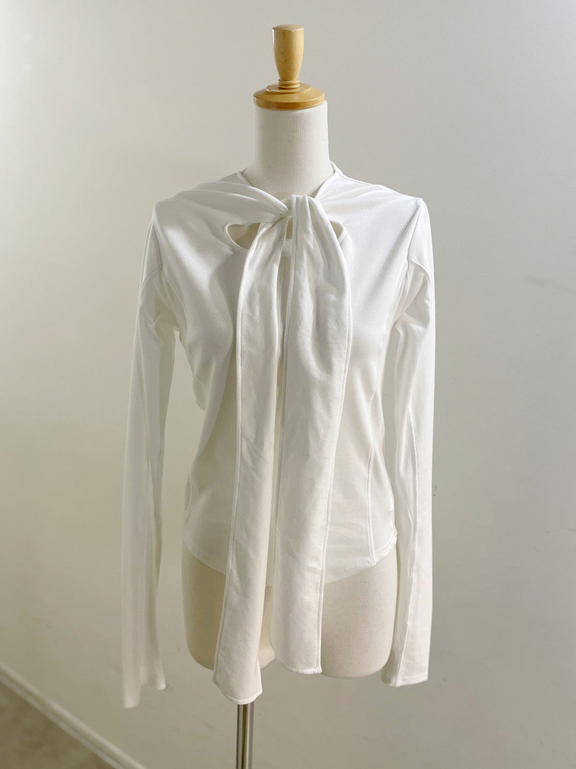 MAISONSPECIAL Ribbon Cutout Tops