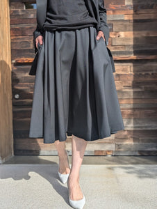 MADISONBLUE  TUCKED MI-MOLLET FLARE SKIRT W TRO