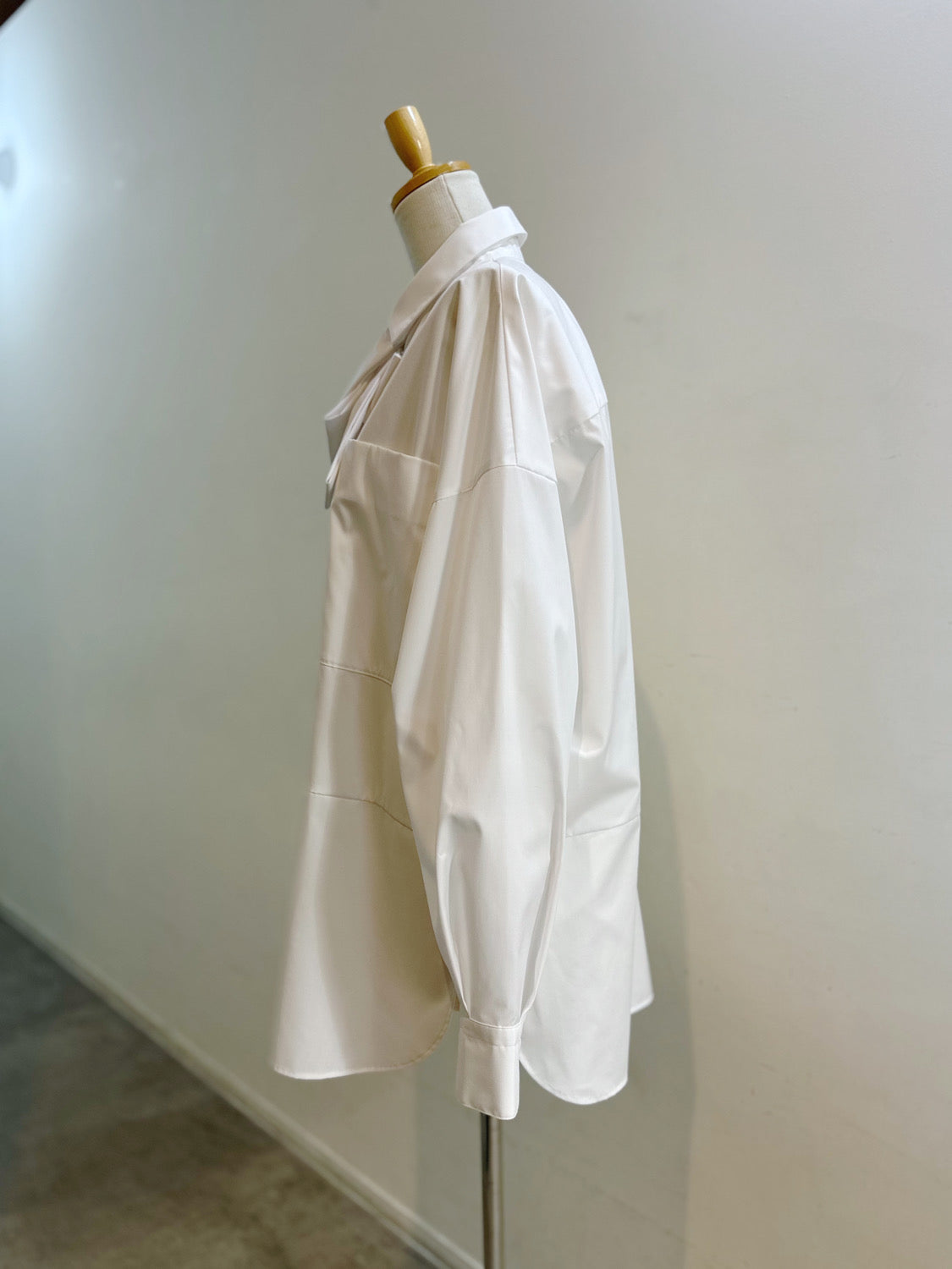 ENFOLD  ASYMMETRY BOW-TIE SHIRT