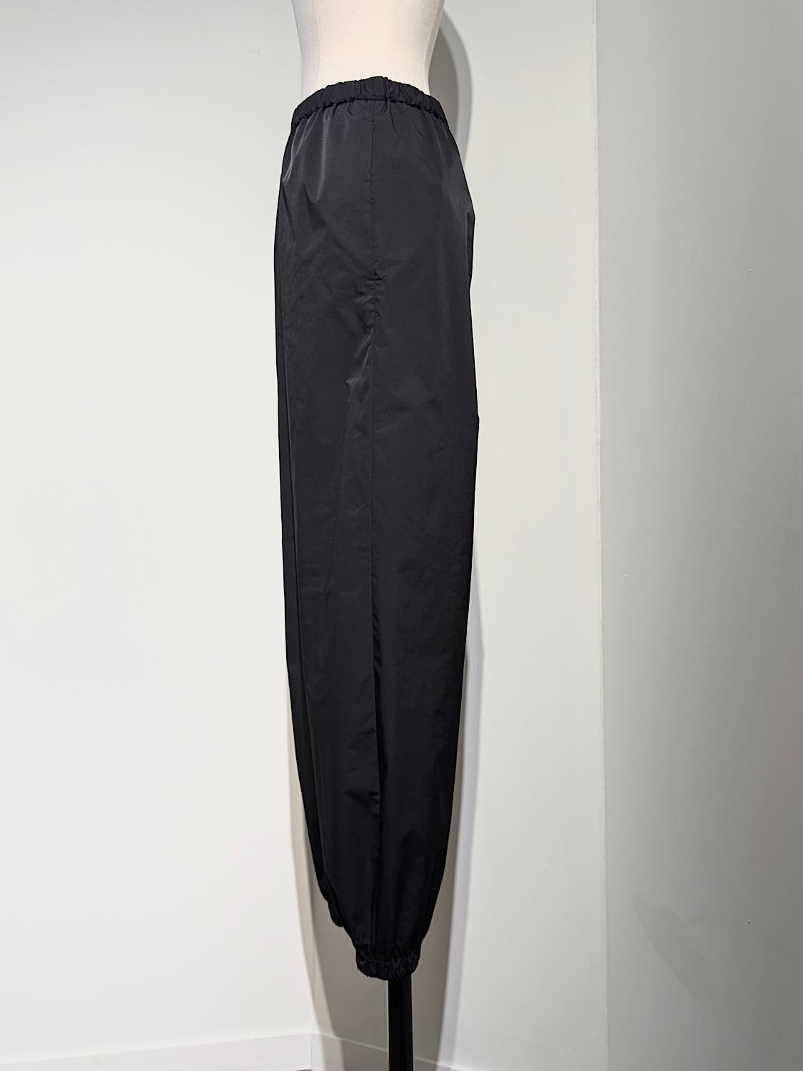 ENFOLD  SOLOTEX TWILL STRAIGHT BALLOON-PANTS