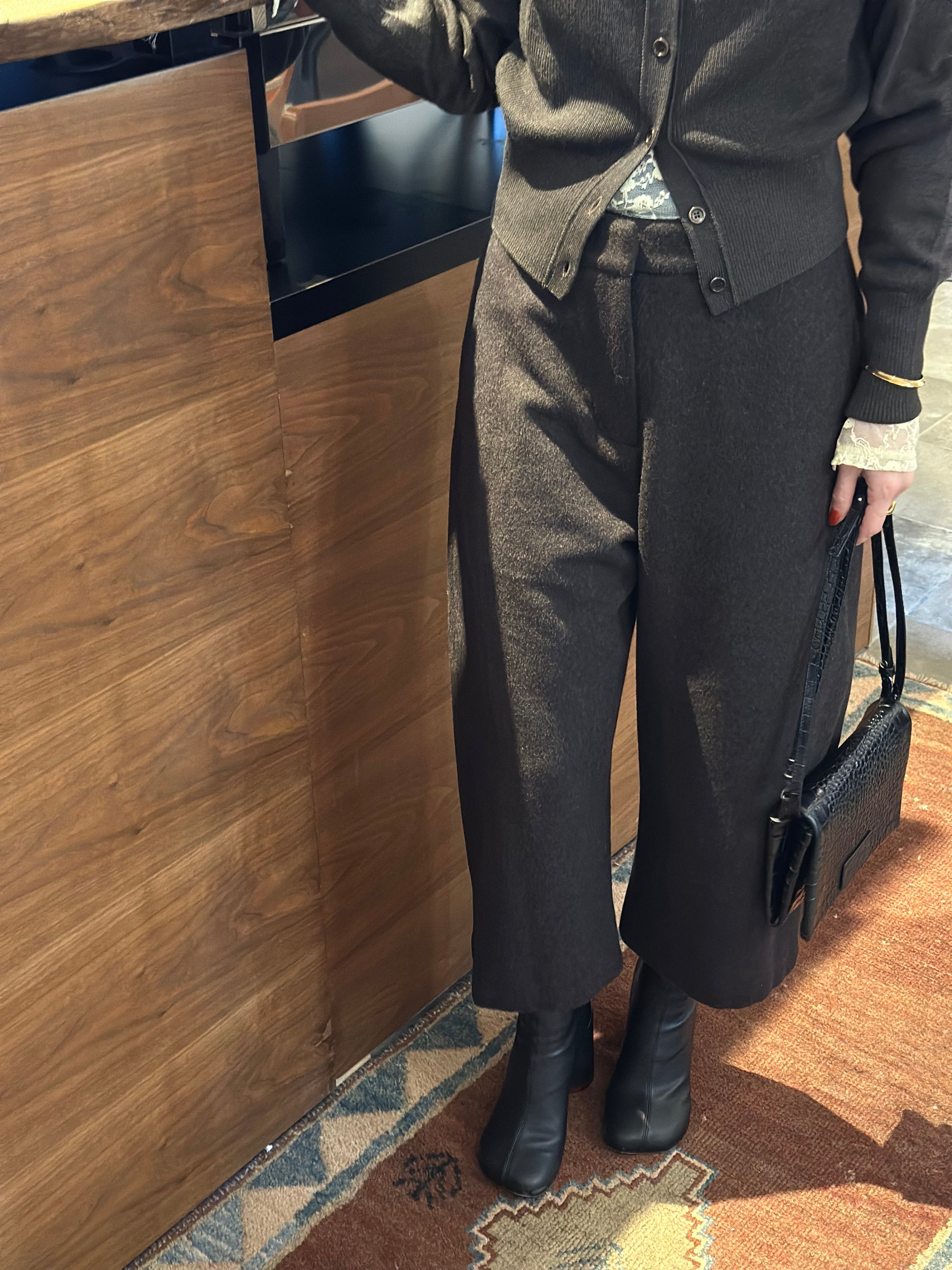 AMOMENTO CURVED CULOTTE PANTS