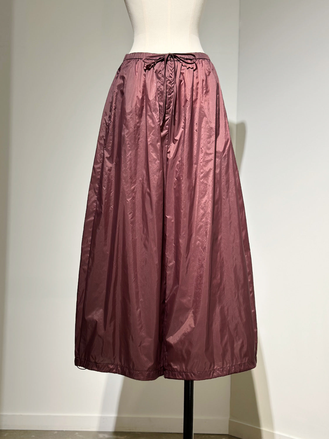 AMOMENTO NYLON SHIRRING PANTS