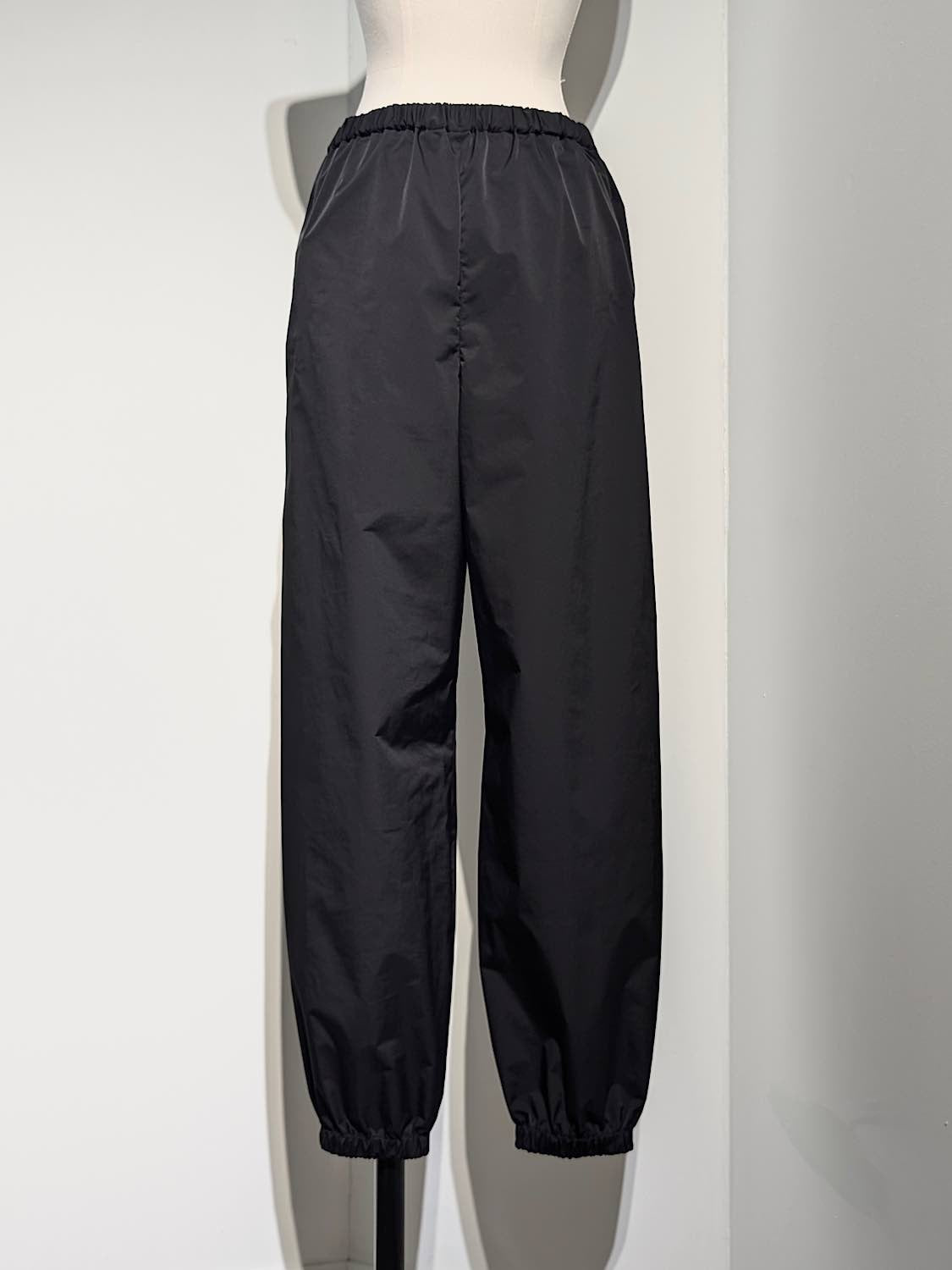 ENFOLD  SOLOTEX TWILL STRAIGHT BALLOON-PANTS