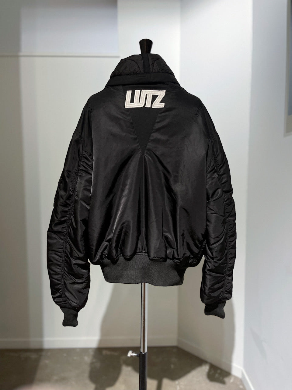 LUTZ HUELLE  DUVET BOMBER MA-1 JACKET