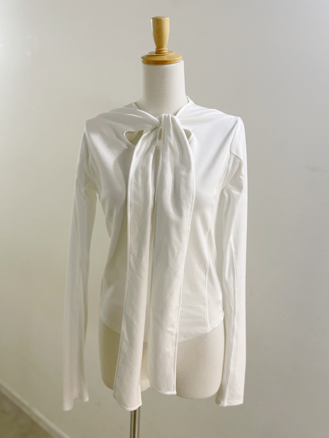 MAISONSPECIAL Ribbon Cutout Tops