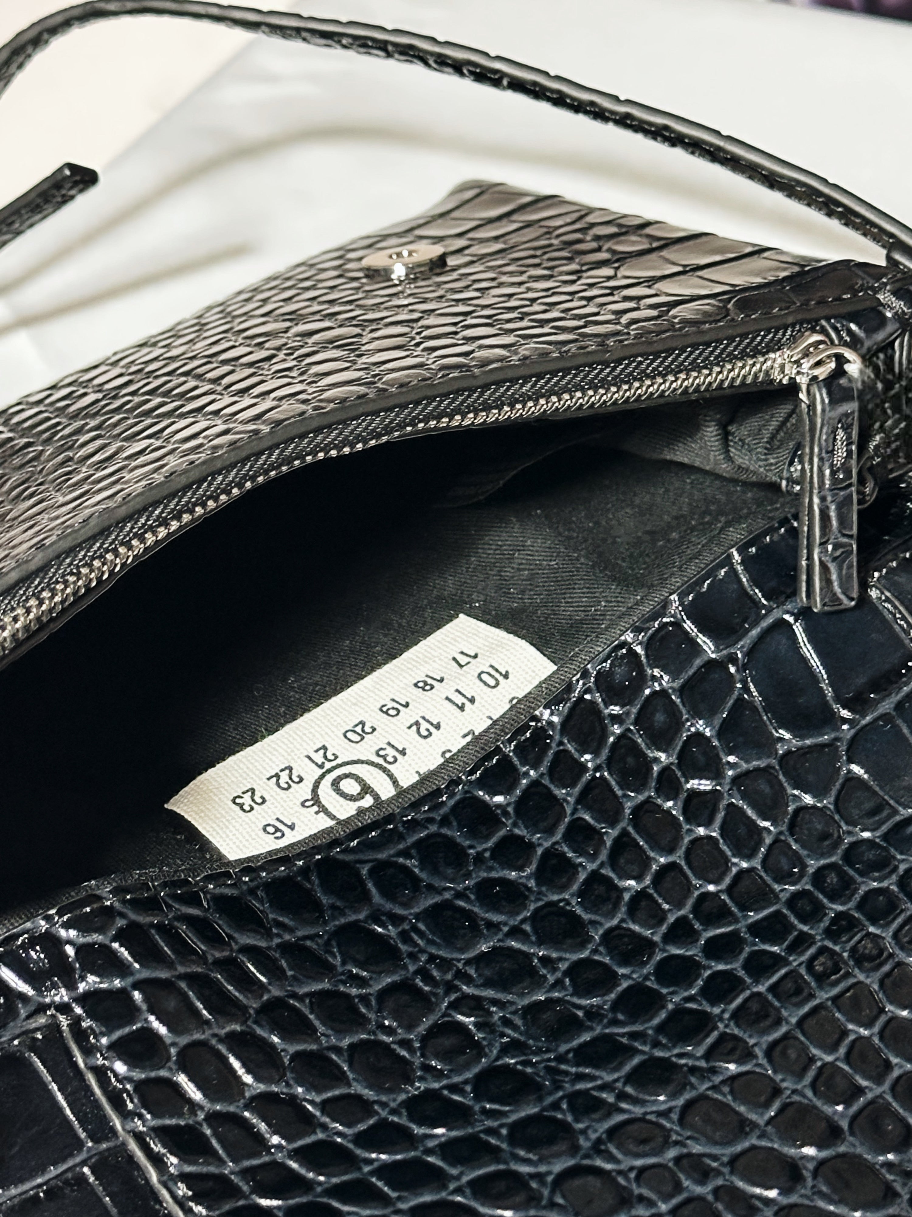 MM⑥  SA6WF0001 クロコ型押しポシェットBAG