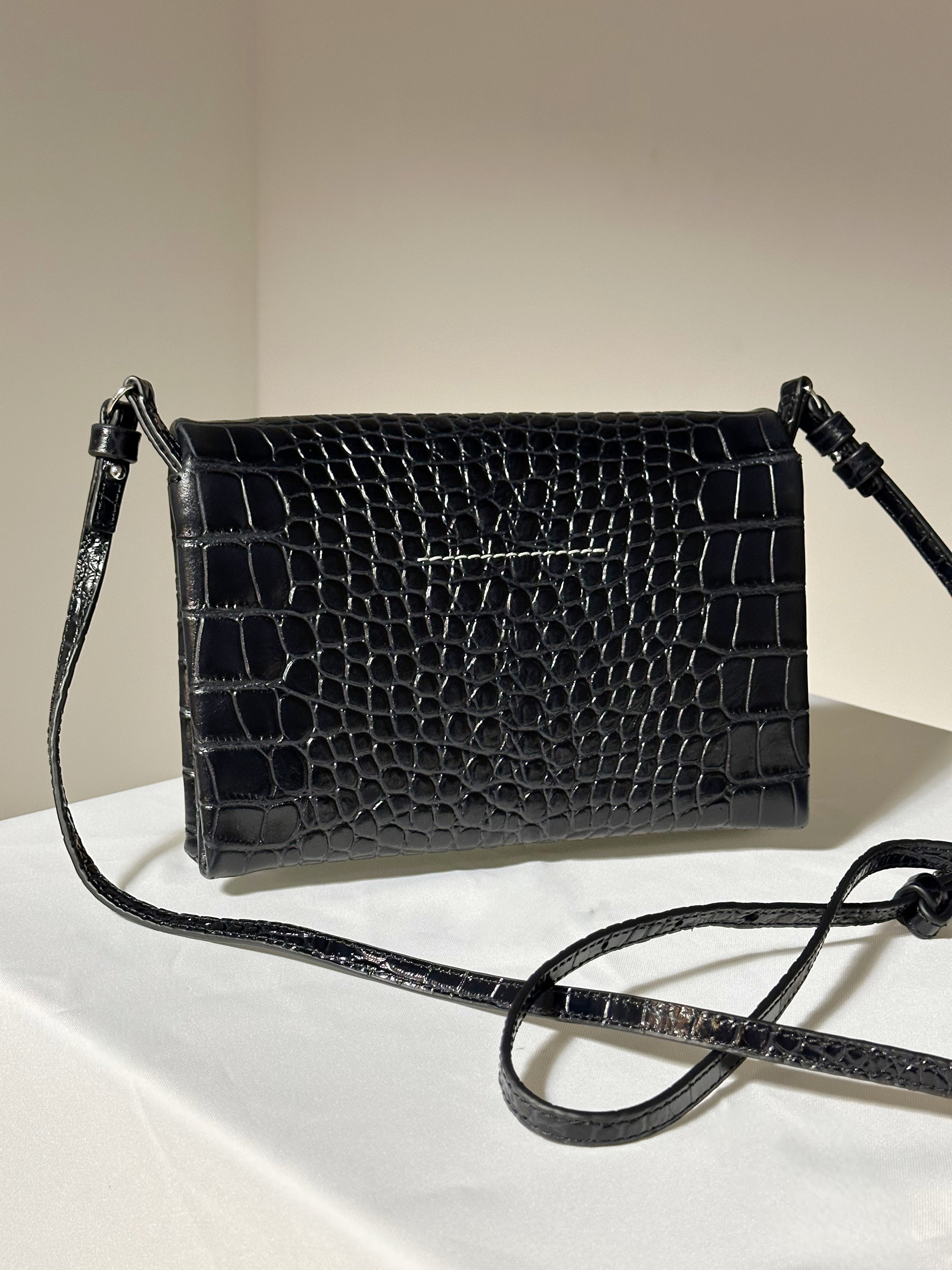 MM⑥  SA6WF0001 クロコ型押しポシェットBAG