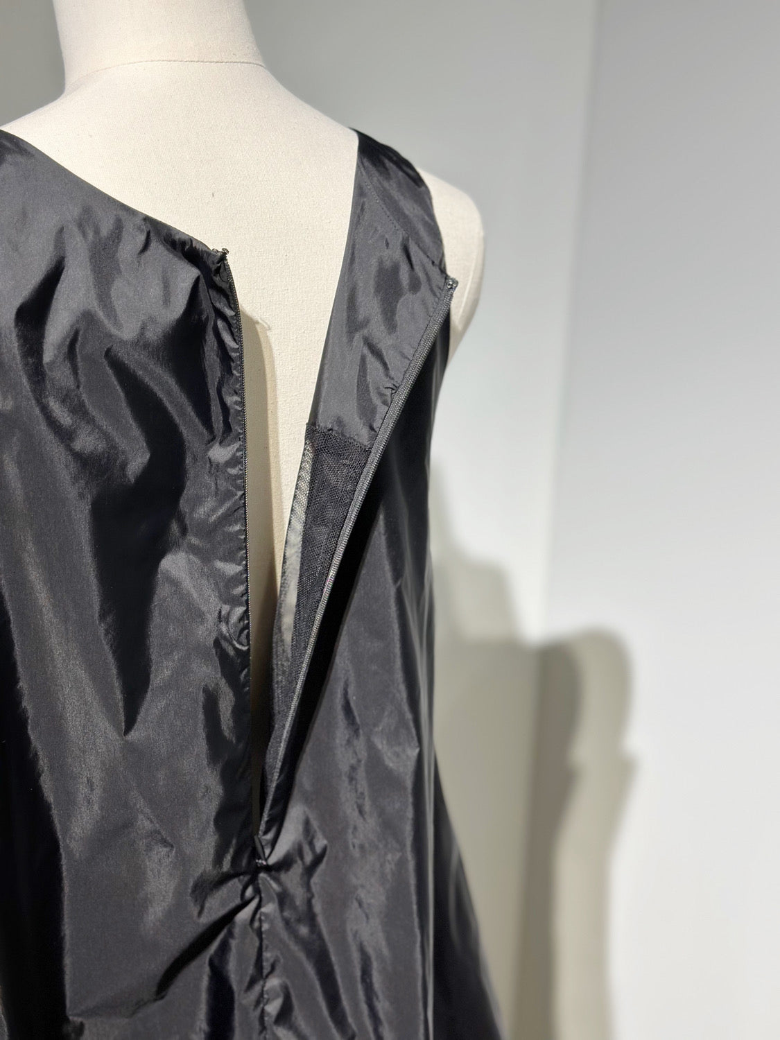 AMOMENTO NYLON VOLUME MINI DRESS