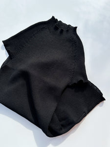 AMOMENTO WHOLEGARMENT CAP SLEEVE KNIT TOP