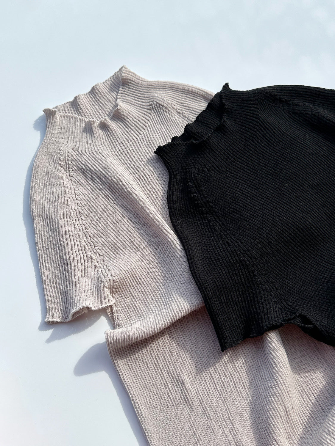 AMOMENTO WHOLEGARMENT CAP SLEEVE KNIT TOP