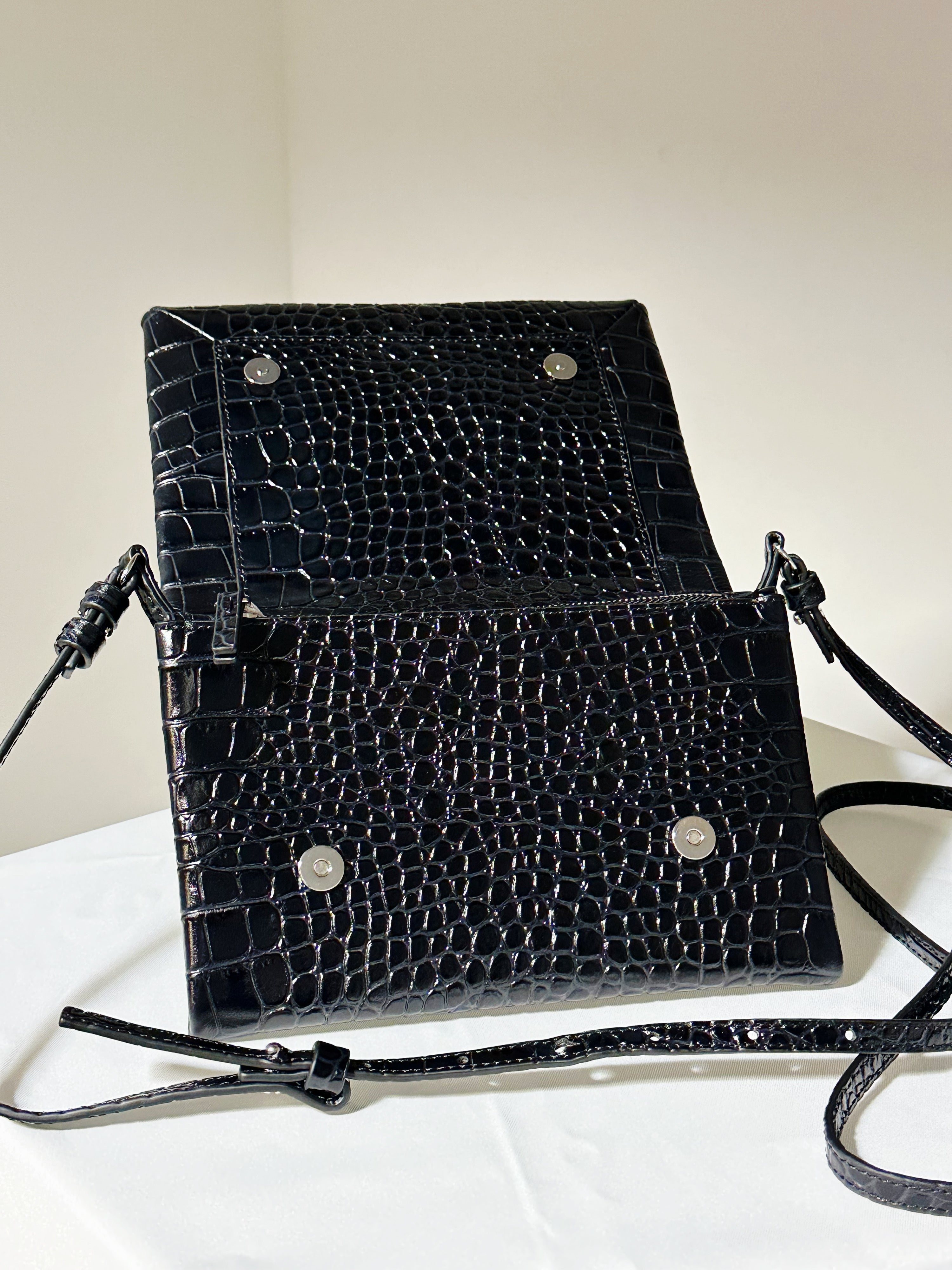 MM⑥  SA6WF0001 クロコ型押しポシェットBAG