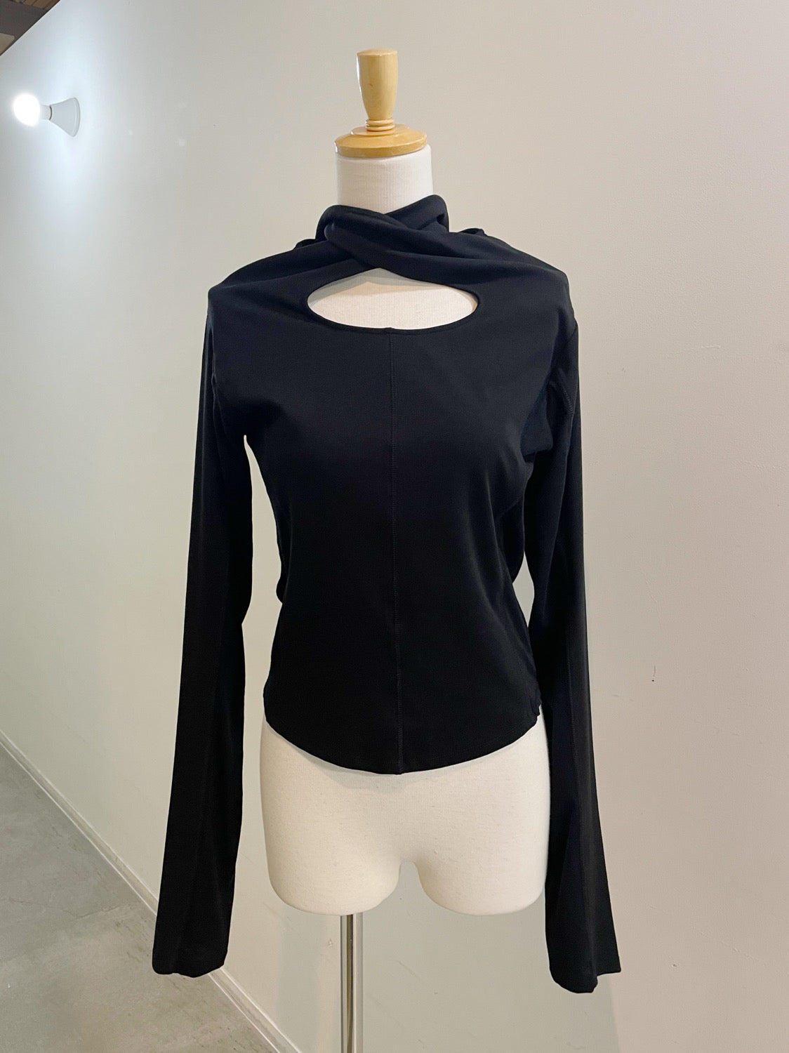 MAISONSPECIAL Ribbon Cutout Tops