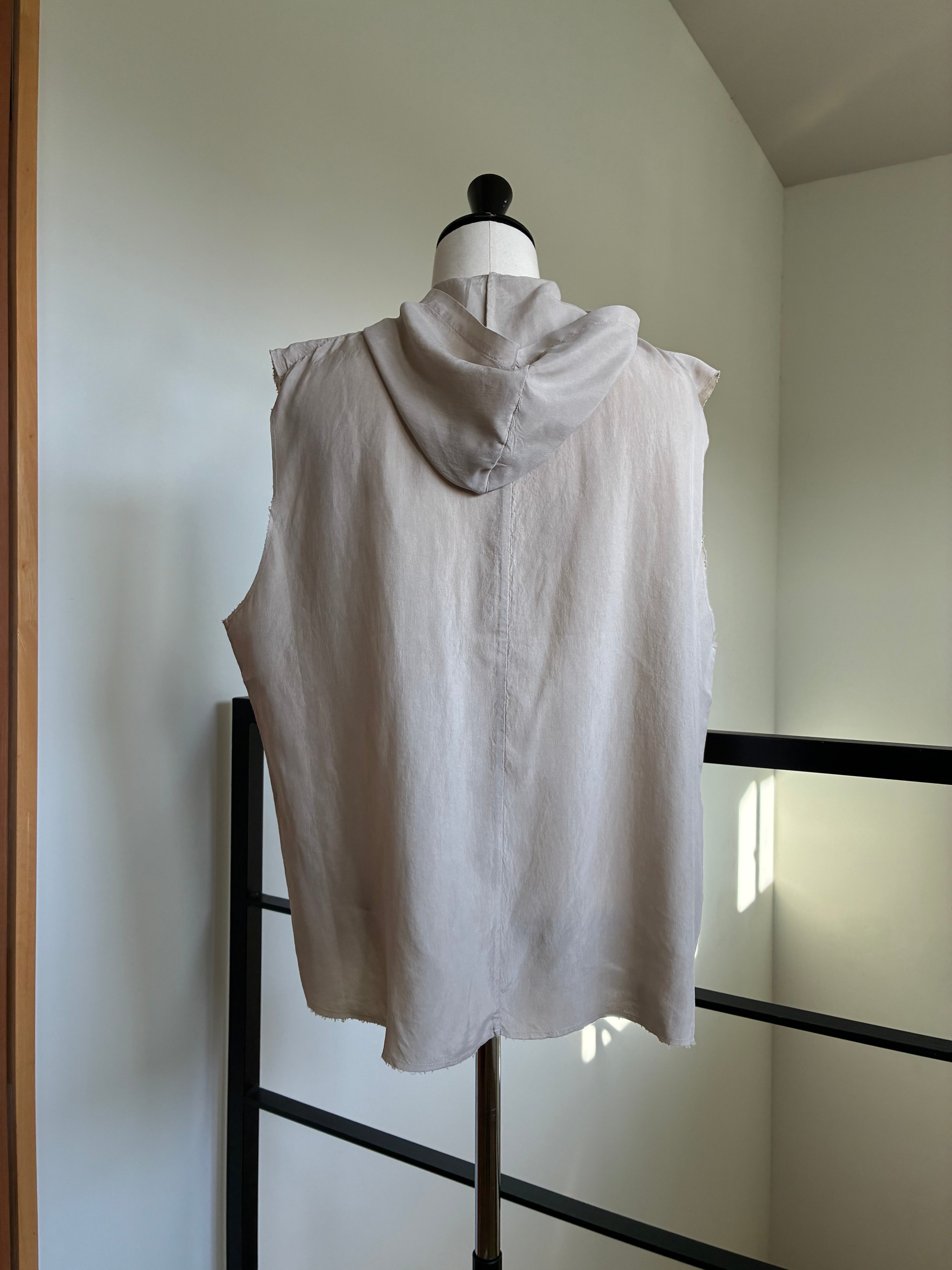 GABRIELA COLL GARMENTS NO.335 CUPRO SLEEVELESS HOODED ZIPPER TOP
