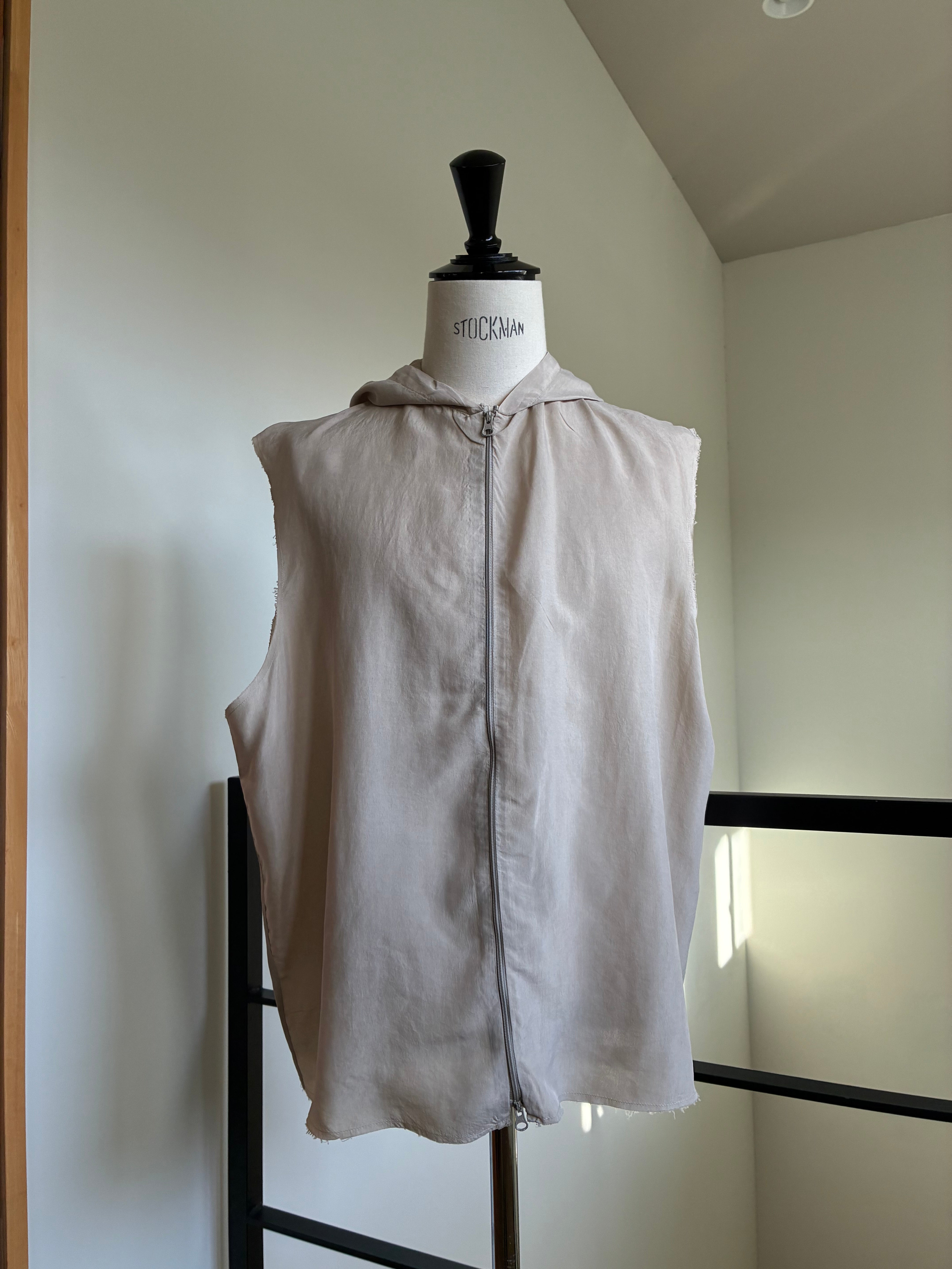GABRIELA COLL GARMENTS NO.335 CUPRO SLEEVELESS HOODED ZIPPER TOP