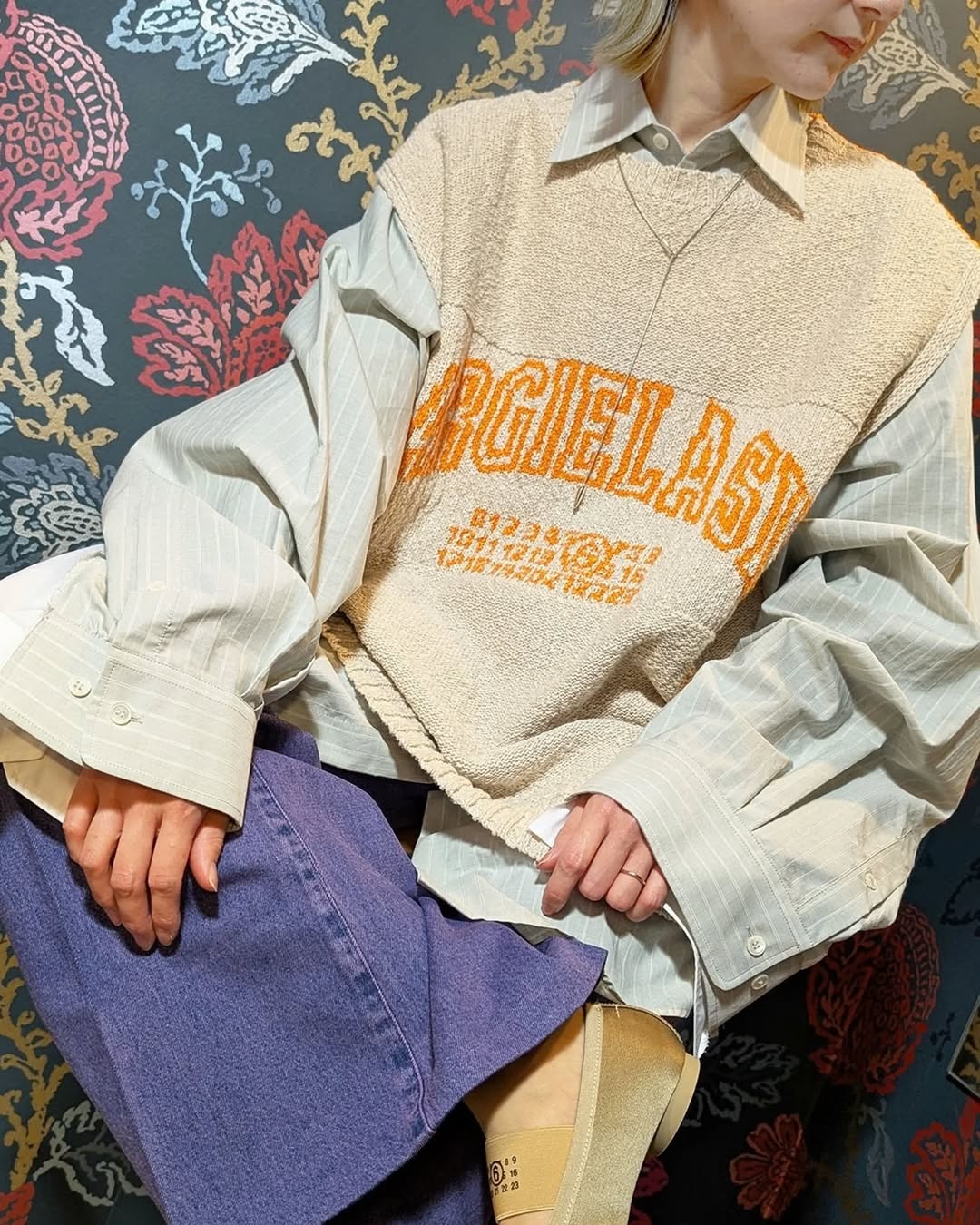 MM⑥ SH0FB0012 カレッジロゴニットジレ