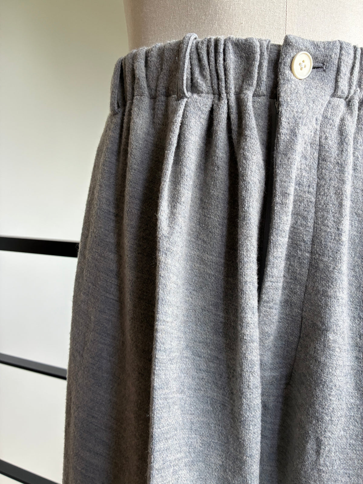 nonnotte 050 Elastic In-Tuck Wide Tapered Trousers　