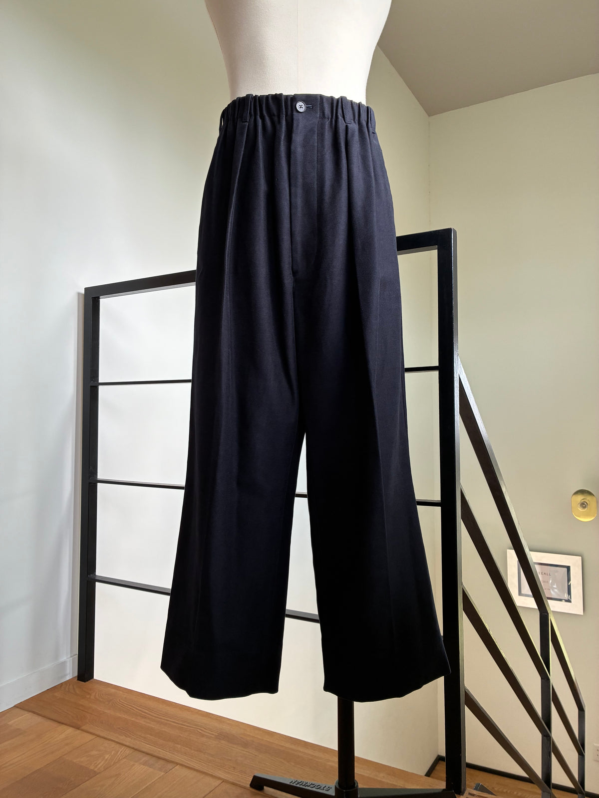 nonnotte 023 Elastic In-Tuck Wide Tapered Trousers