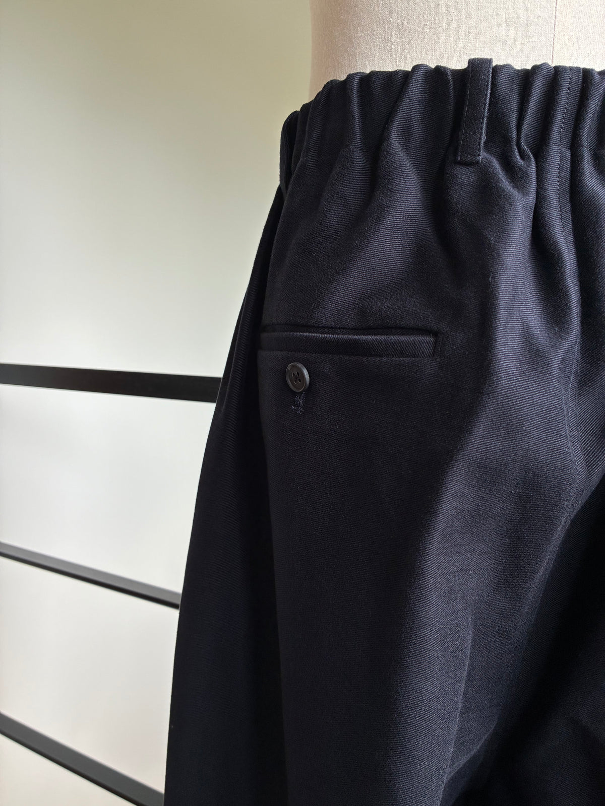 nonnotte 023 Elastic In-Tuck Wide Tapered Trousers