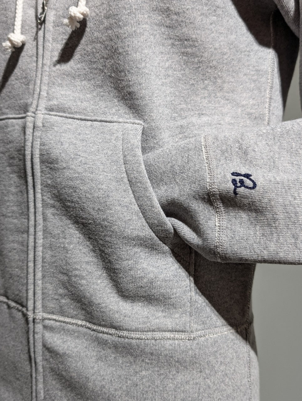 MADISONBLUE   SLIM FIT ZIP HOODIE