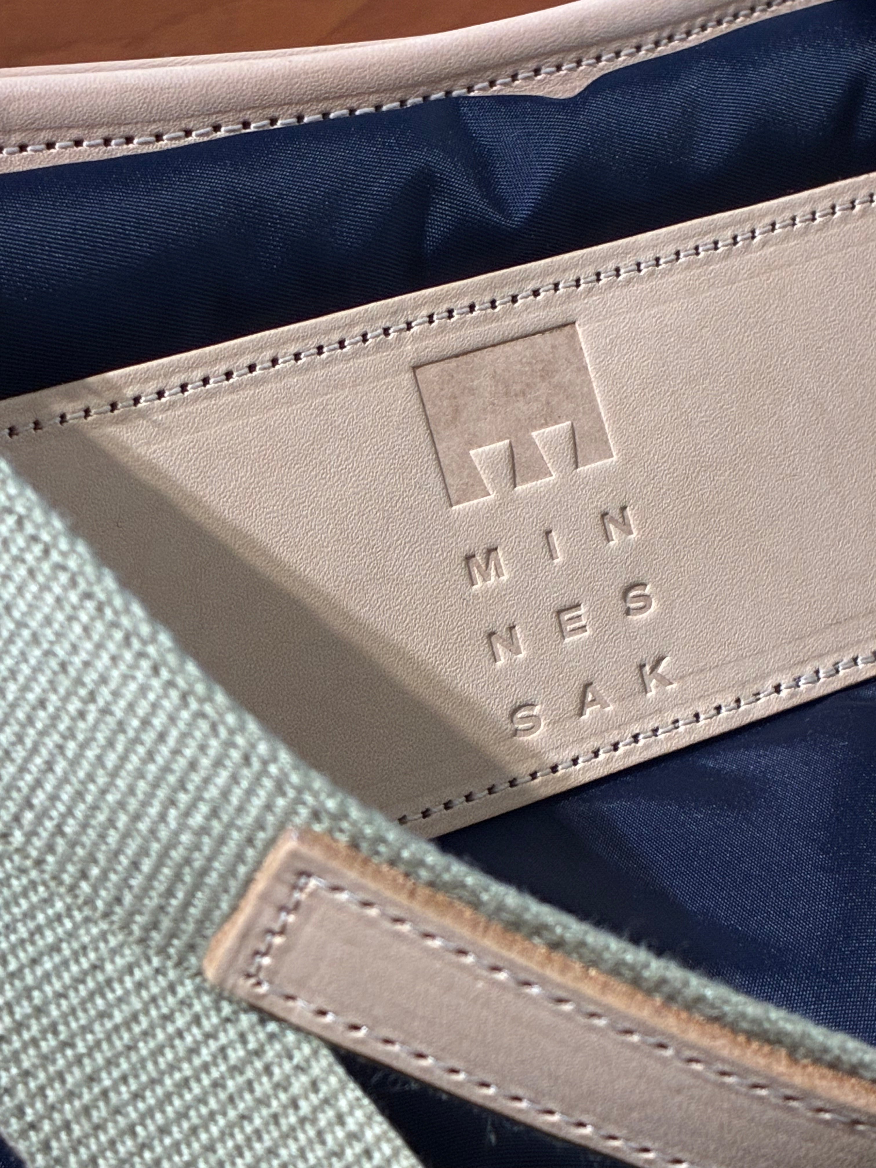 MINNESSAK MS24009  TOTE Large