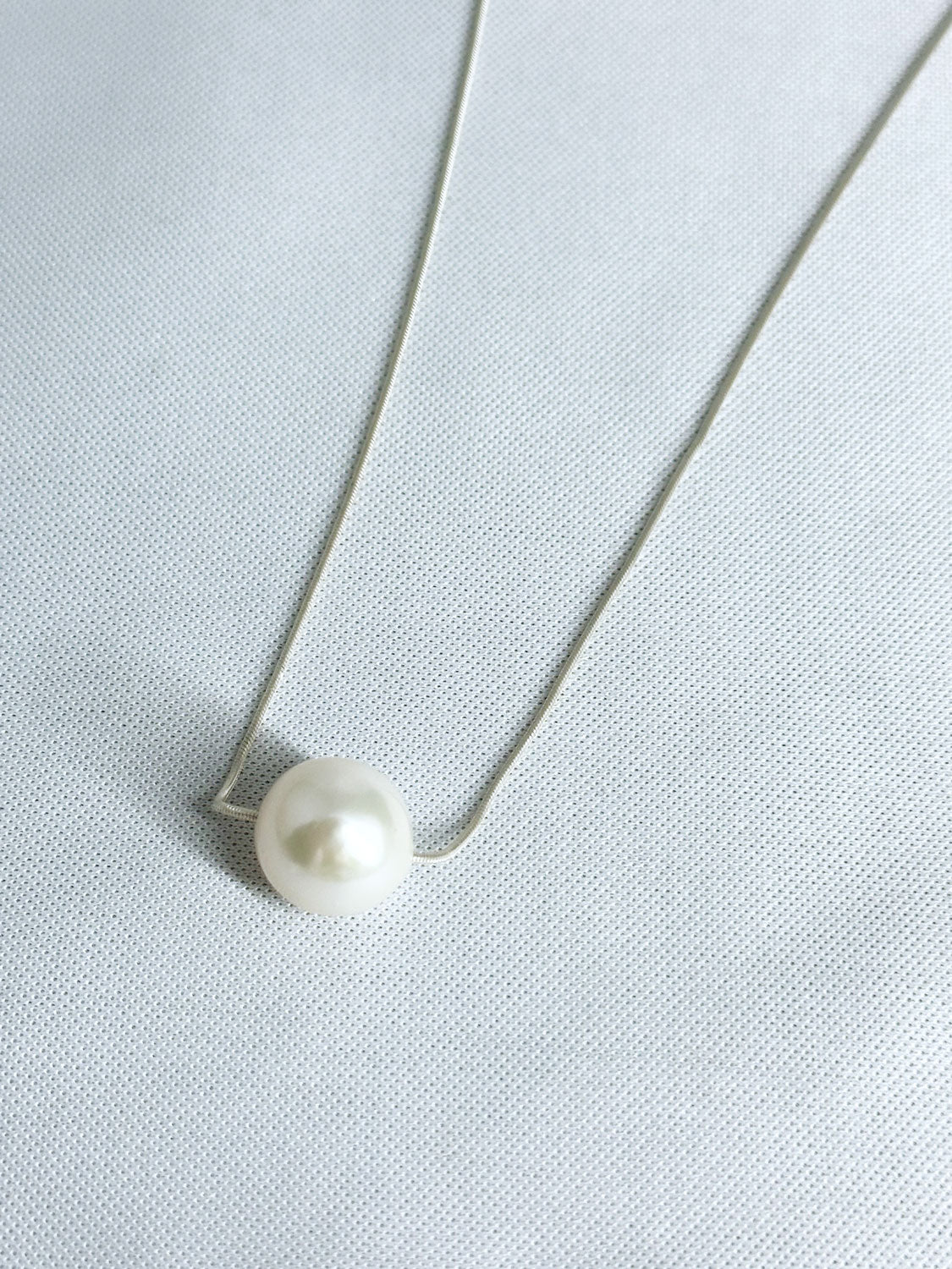 Lemme. L14304 Planet Pearl Necklace