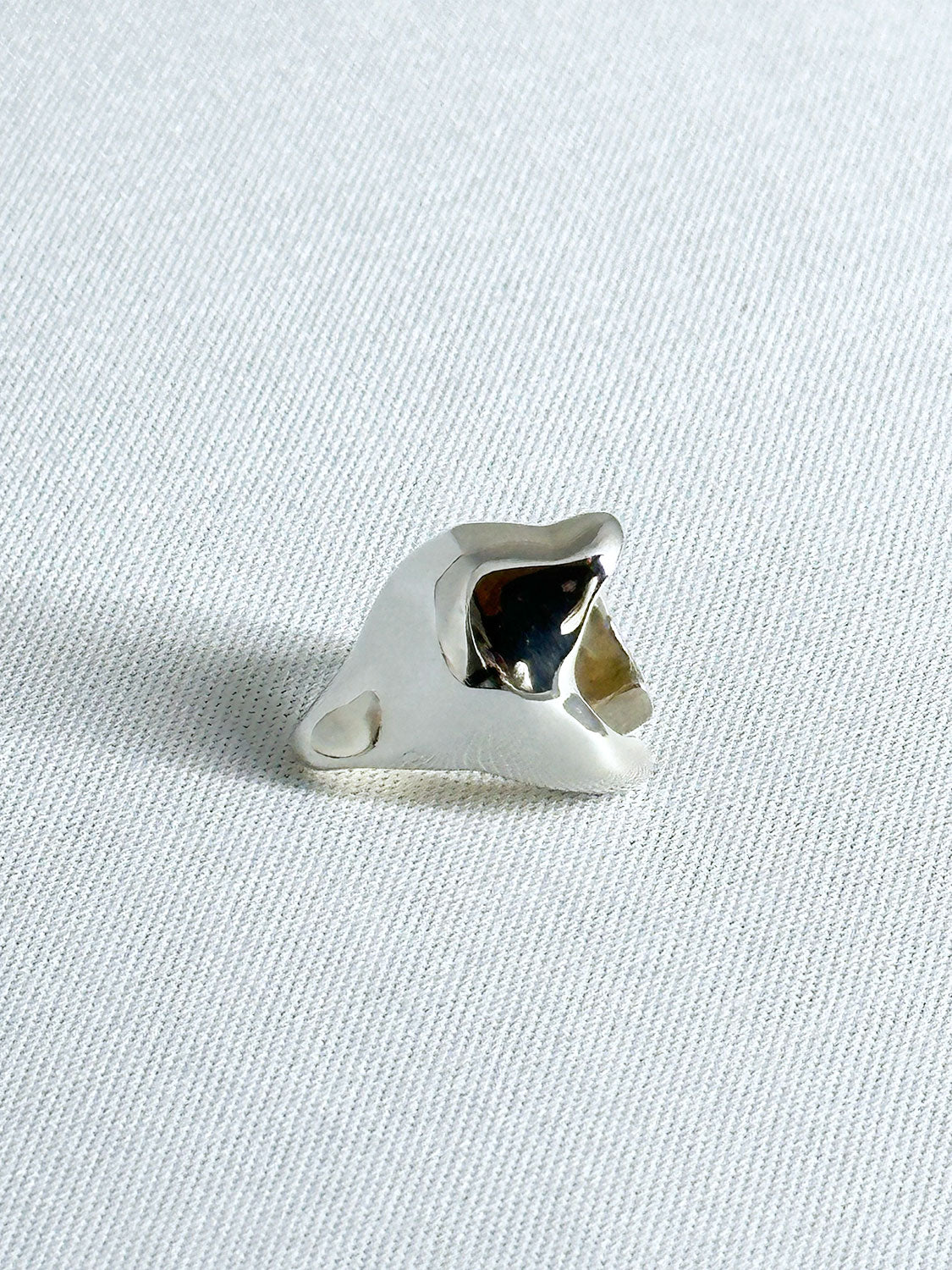 Lemme.  L10503 Glacier Earcuff