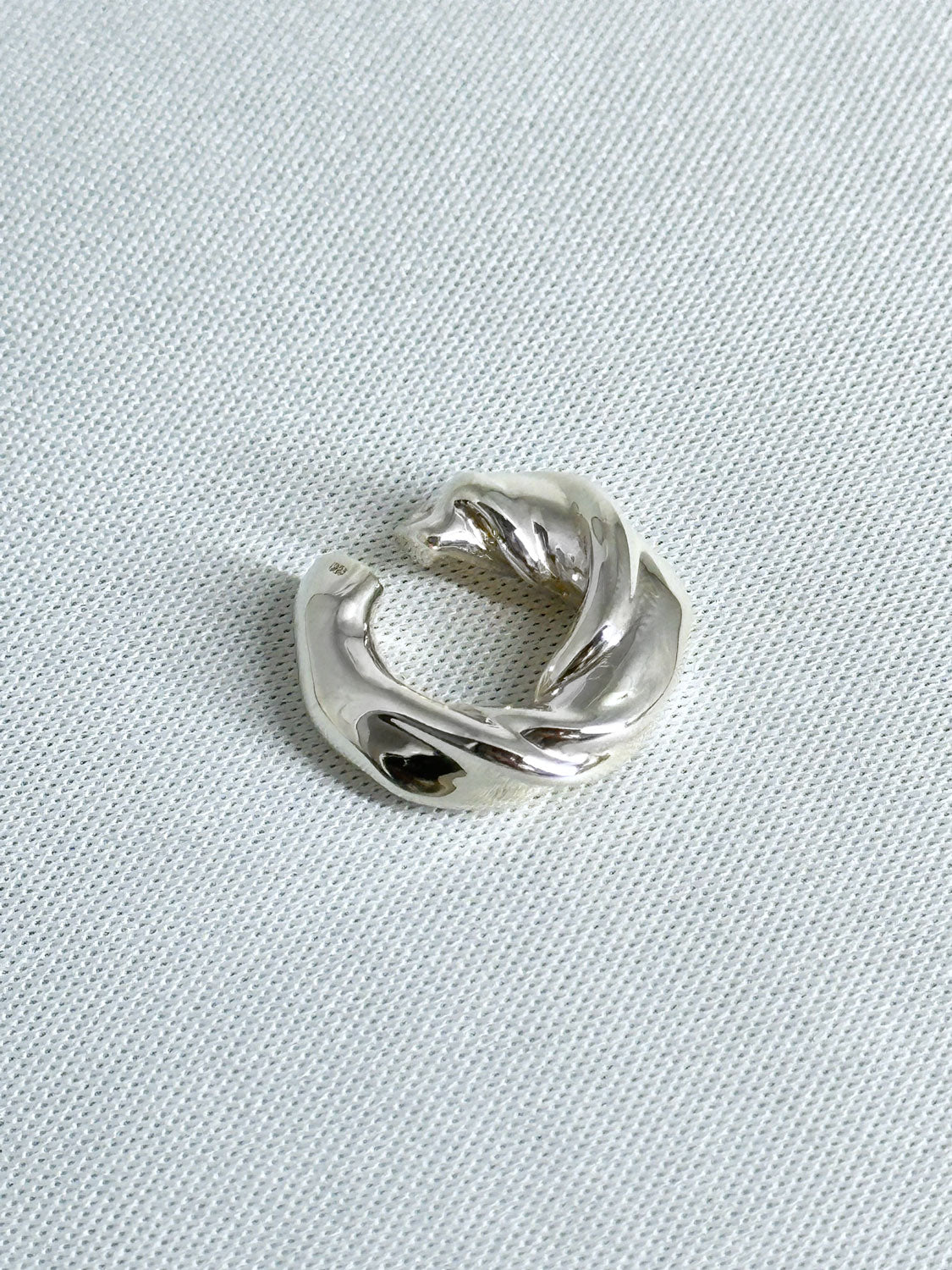 Lemme.  L11501 Water Ring Earcuff