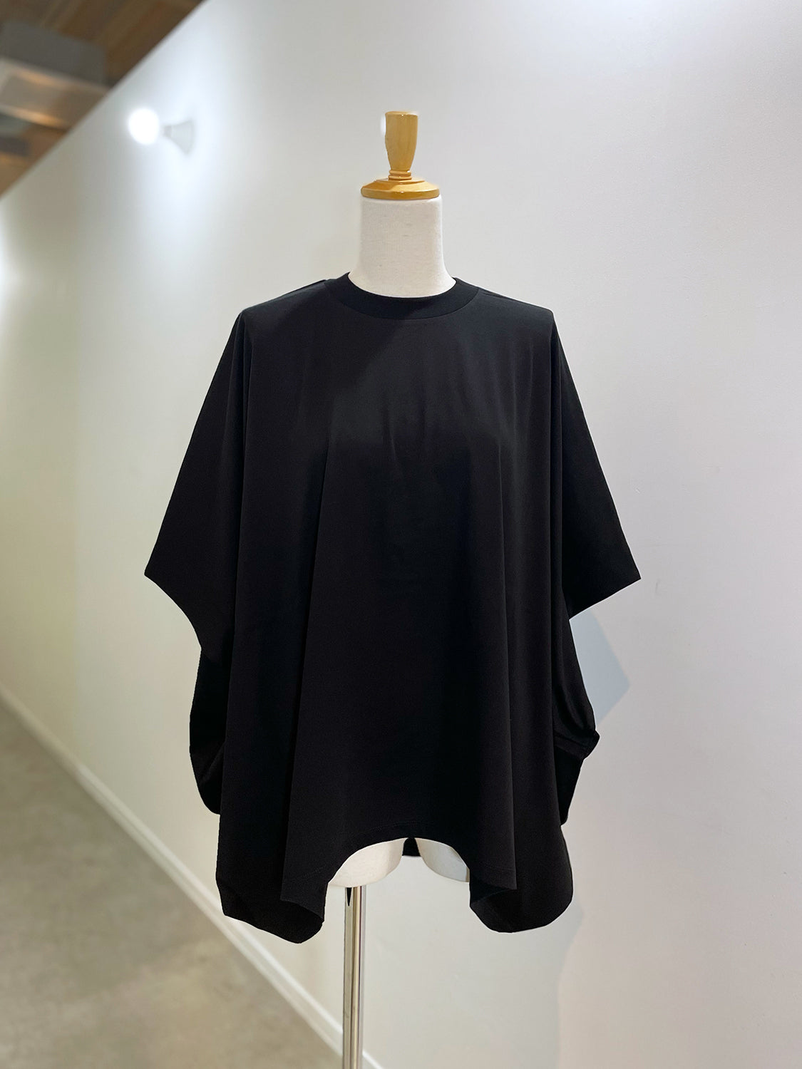 ENFOLD  HIGH-NECK HEXAGON T-SHIRT