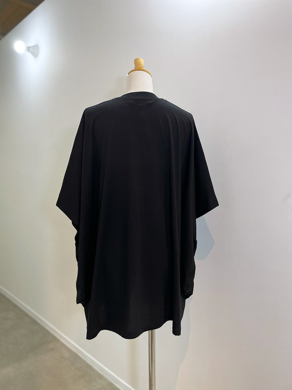 ENFOLD  HIGH-NECK HEXAGON T-SHIRT